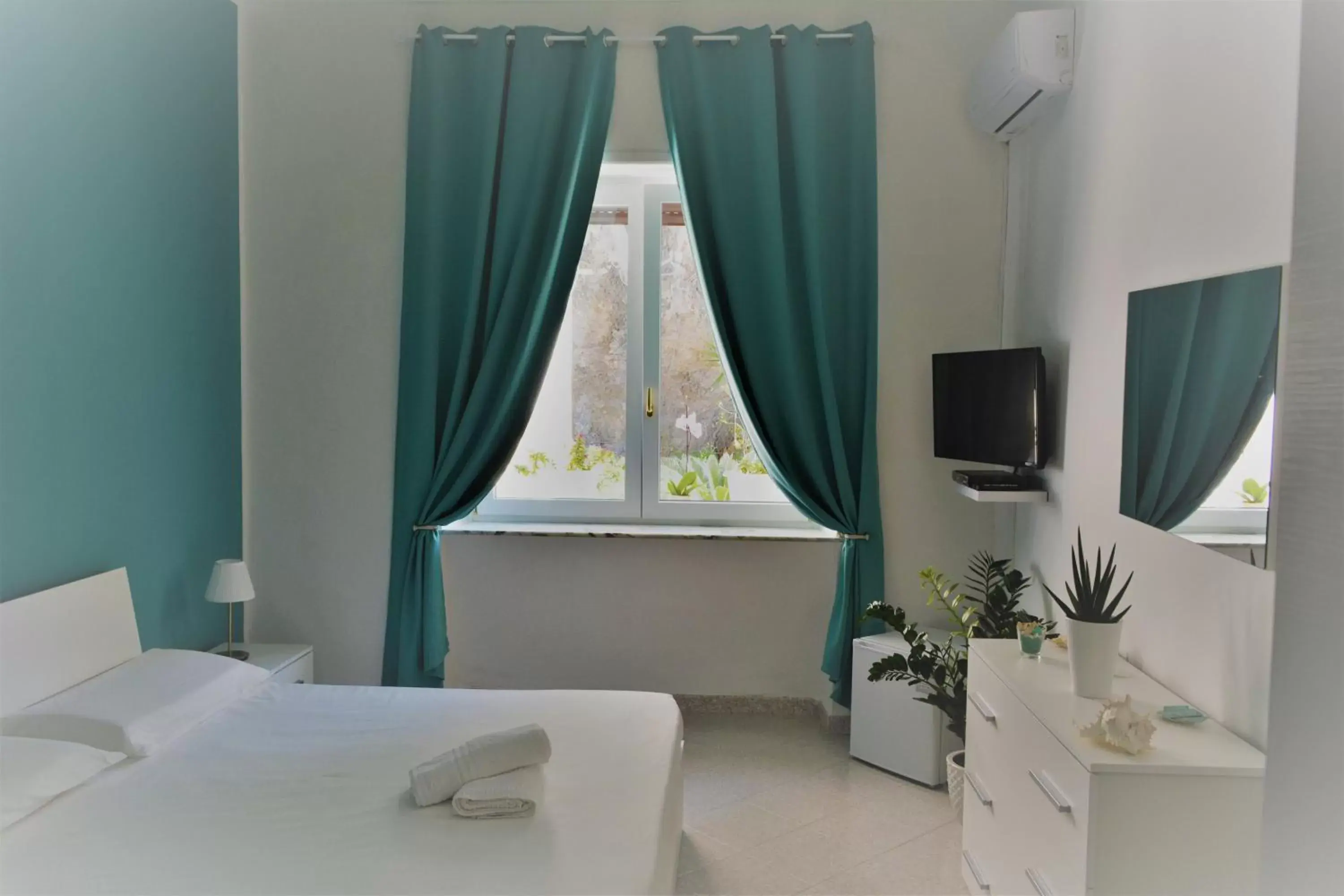 Double Room with Garden View in A Due Passi dal Mare B&B Double Room with Garden View in A Due Passi dal Mare B&B