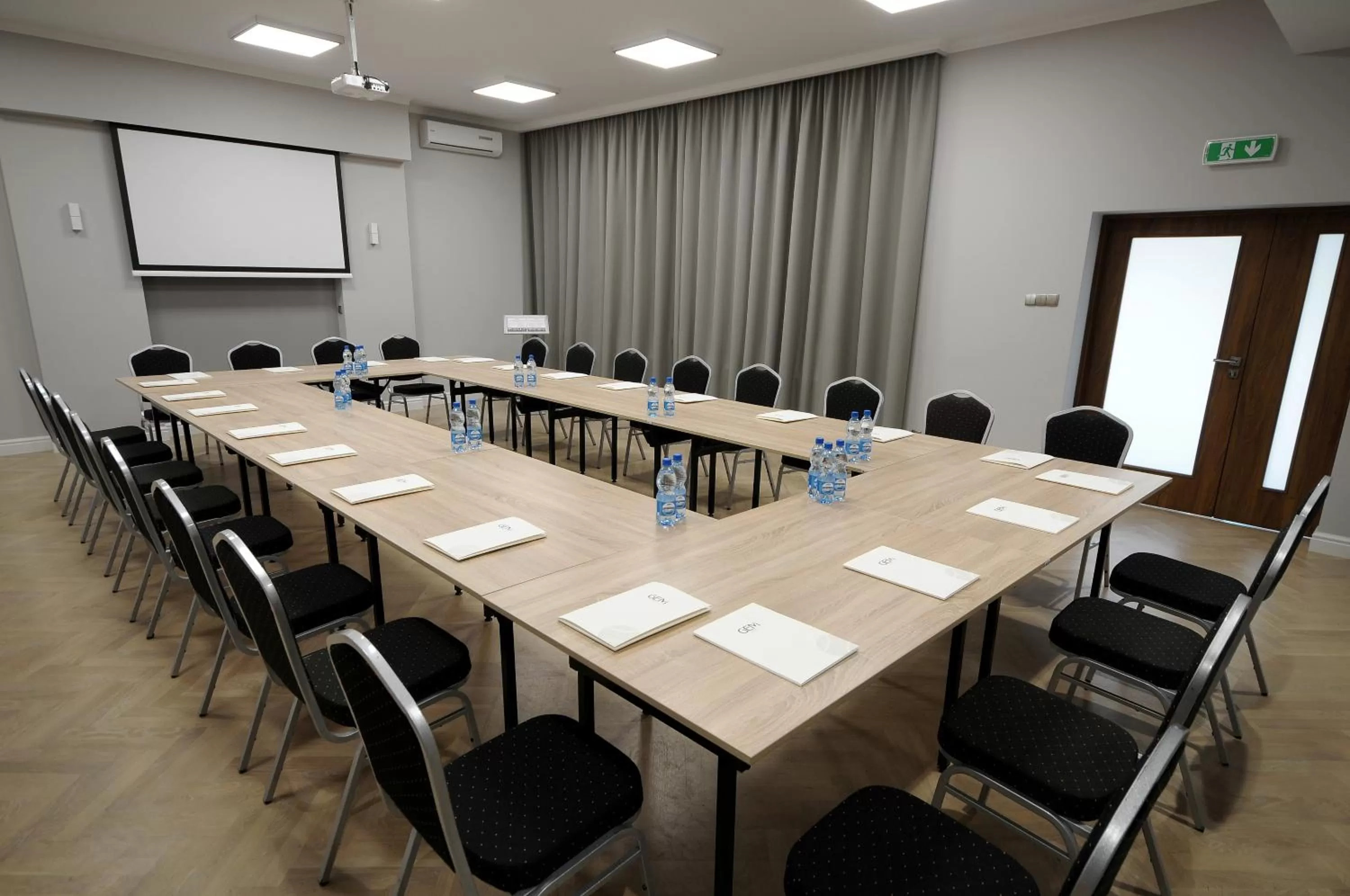 Business facilities in Hotel Gem