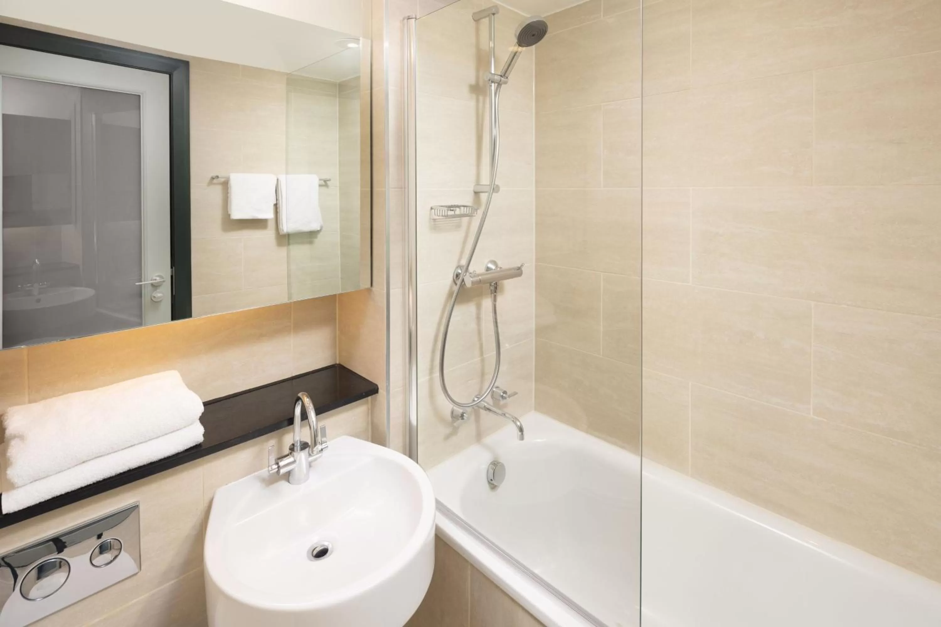 Bathroom in Four Points by Sheraton Edinburgh