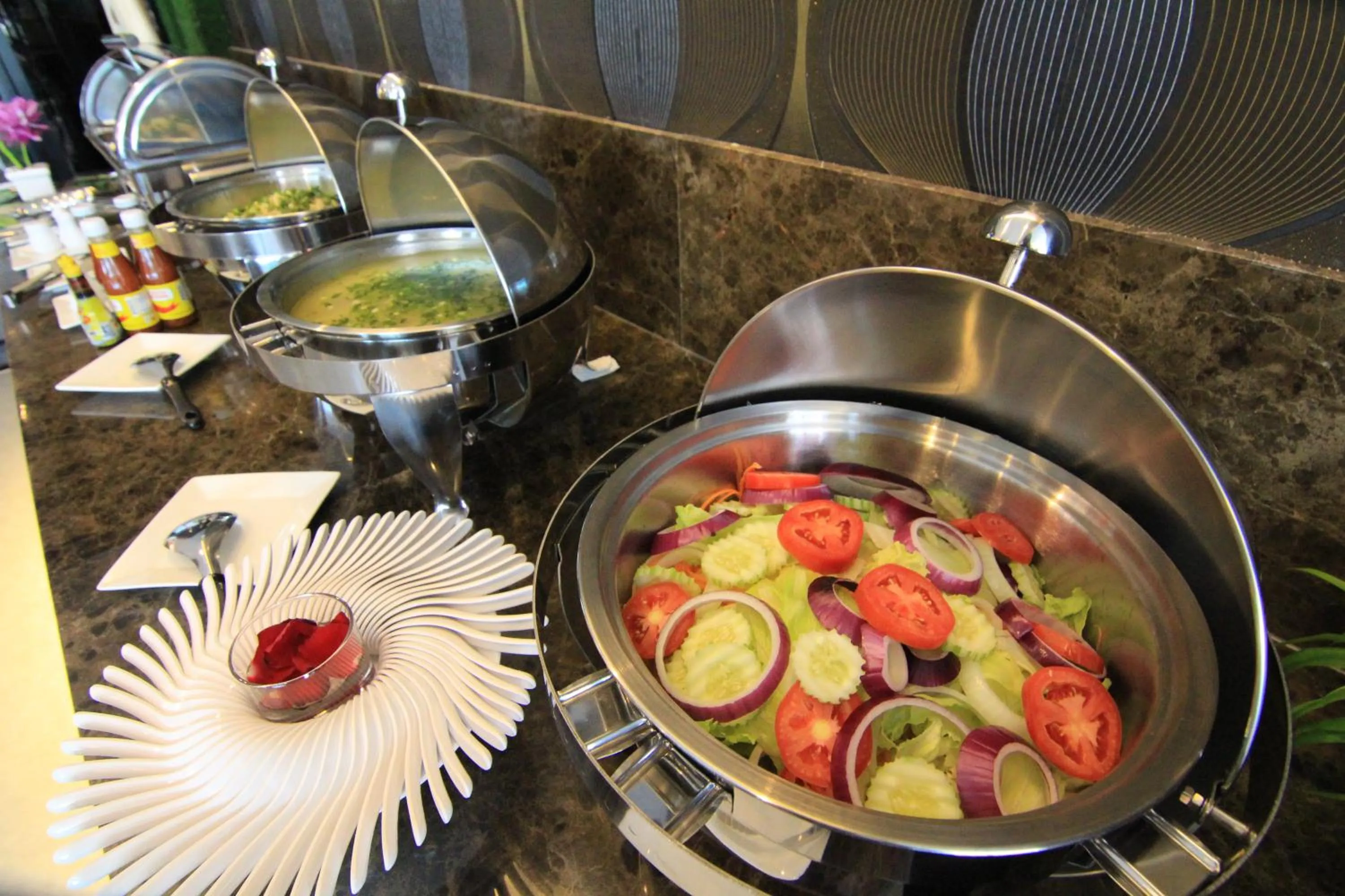 Restaurant/places to eat in Inn Residence Serviced Suites - SHA Extra Plus