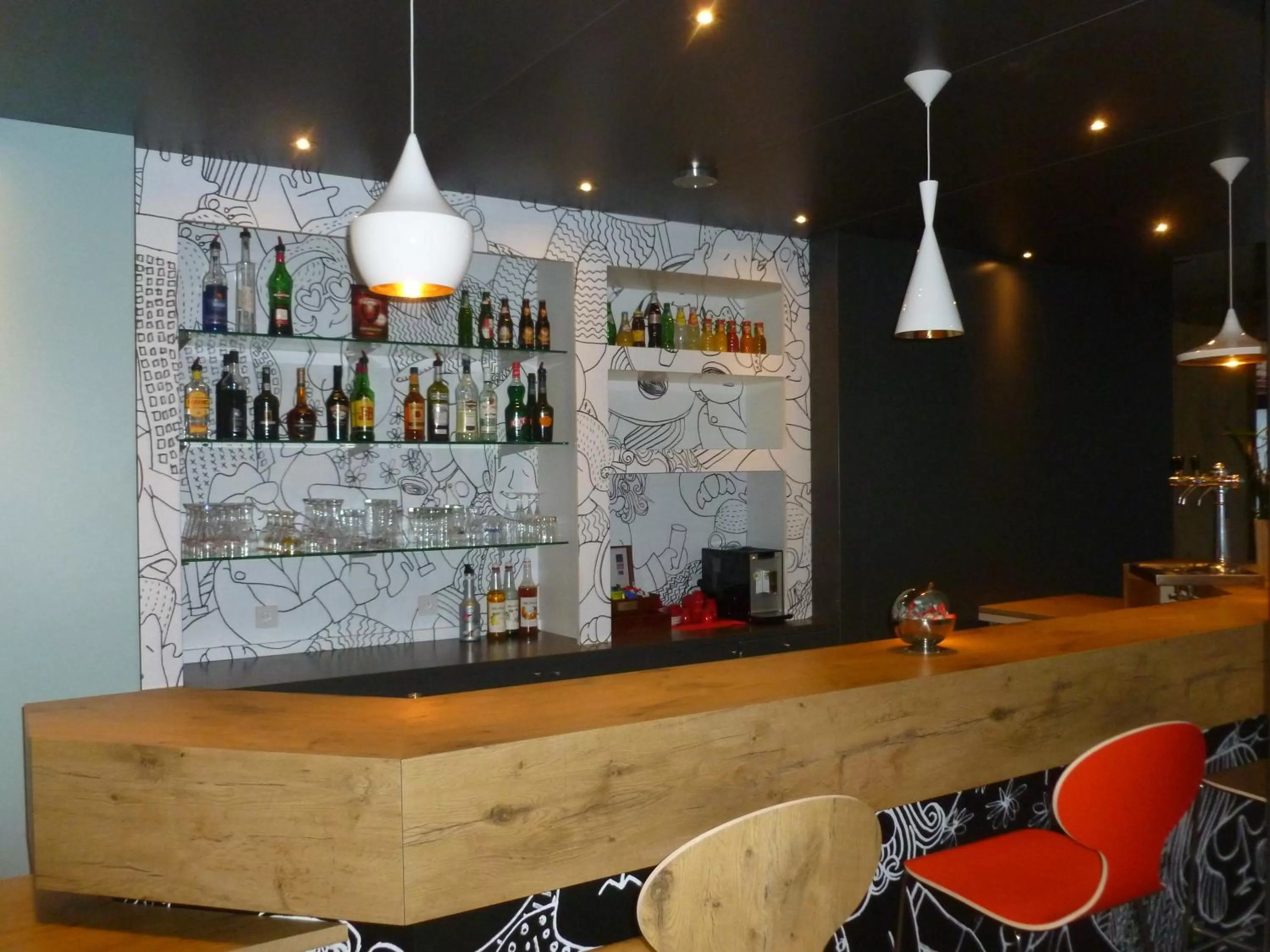 Lounge or bar in ibis Bayonne Centre