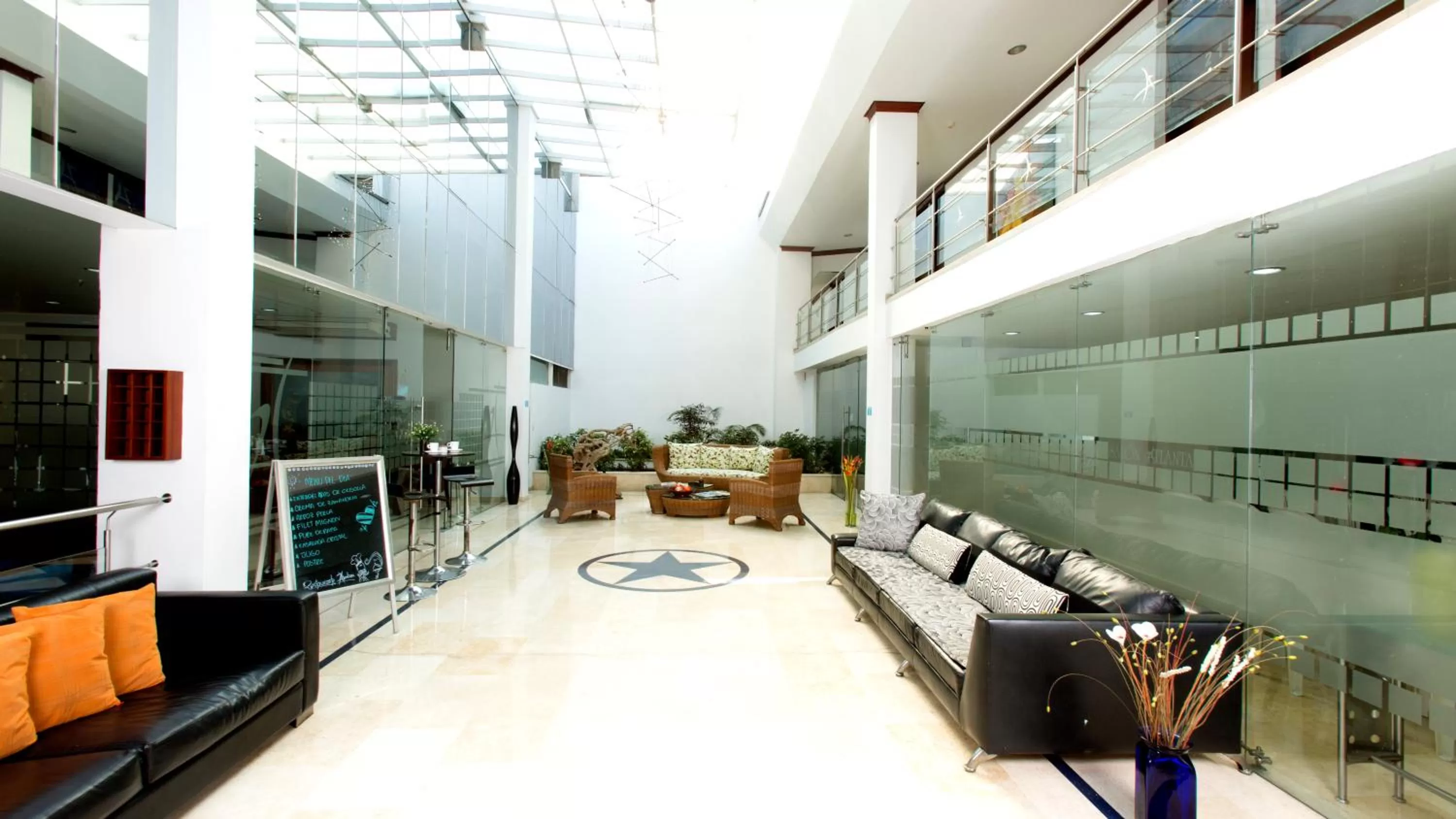 Living room, Lobby/Reception in Atlantis Plaza Hotel Cúcuta
