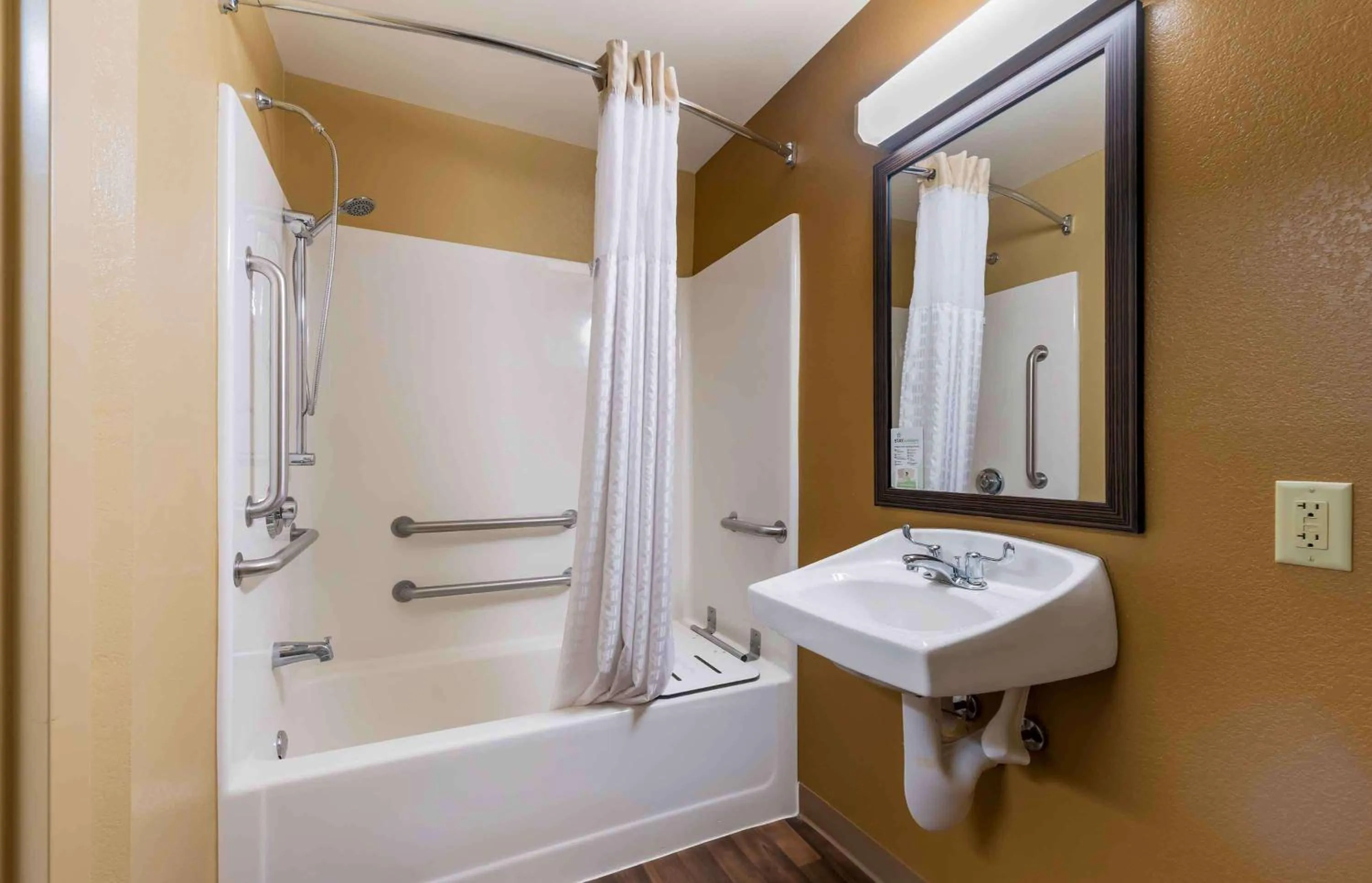 Bathroom in MainStay Suites Rochester South Mayo Clinic