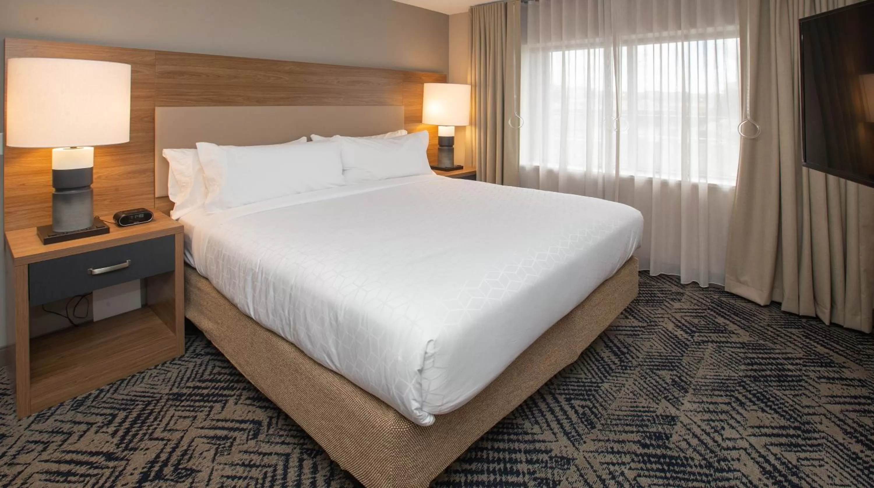 Photo of the whole room, Bed in Candlewood Suites - Cleveland South - Independence by IHG