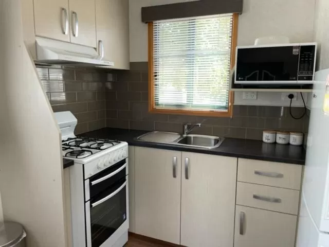 Kitchen/Kitchenette in Lunar Cabins