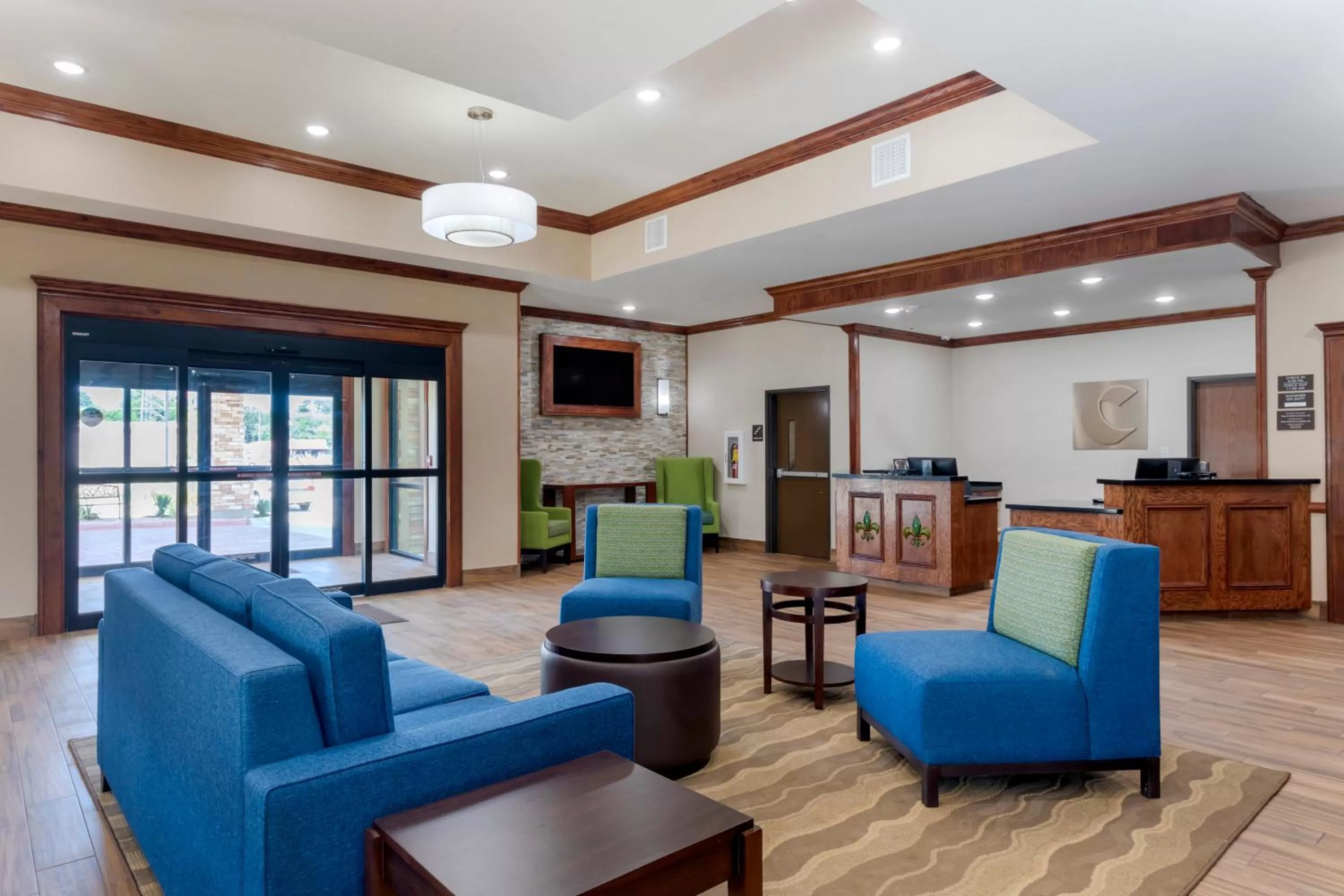 Seating area in Comfort Suites West Monroe near Ike Hamilton Expo Center