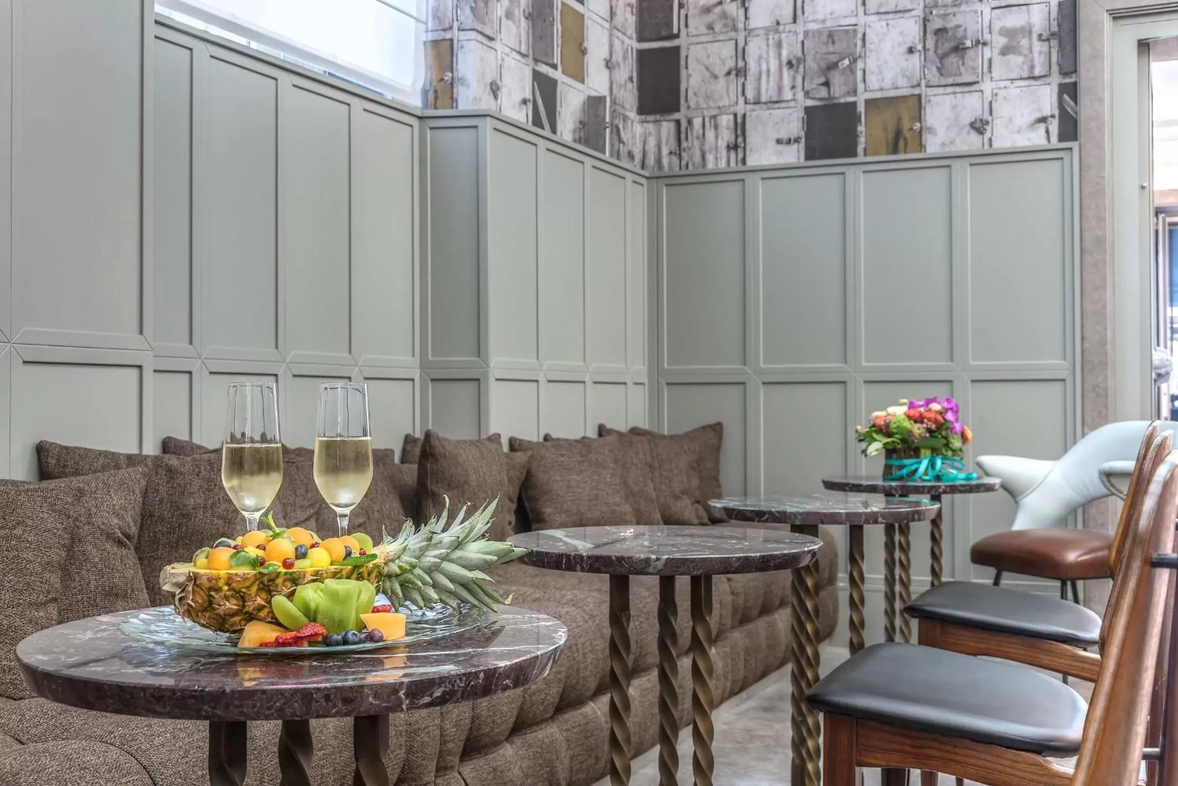 Seating area in Hotel Martis Palace