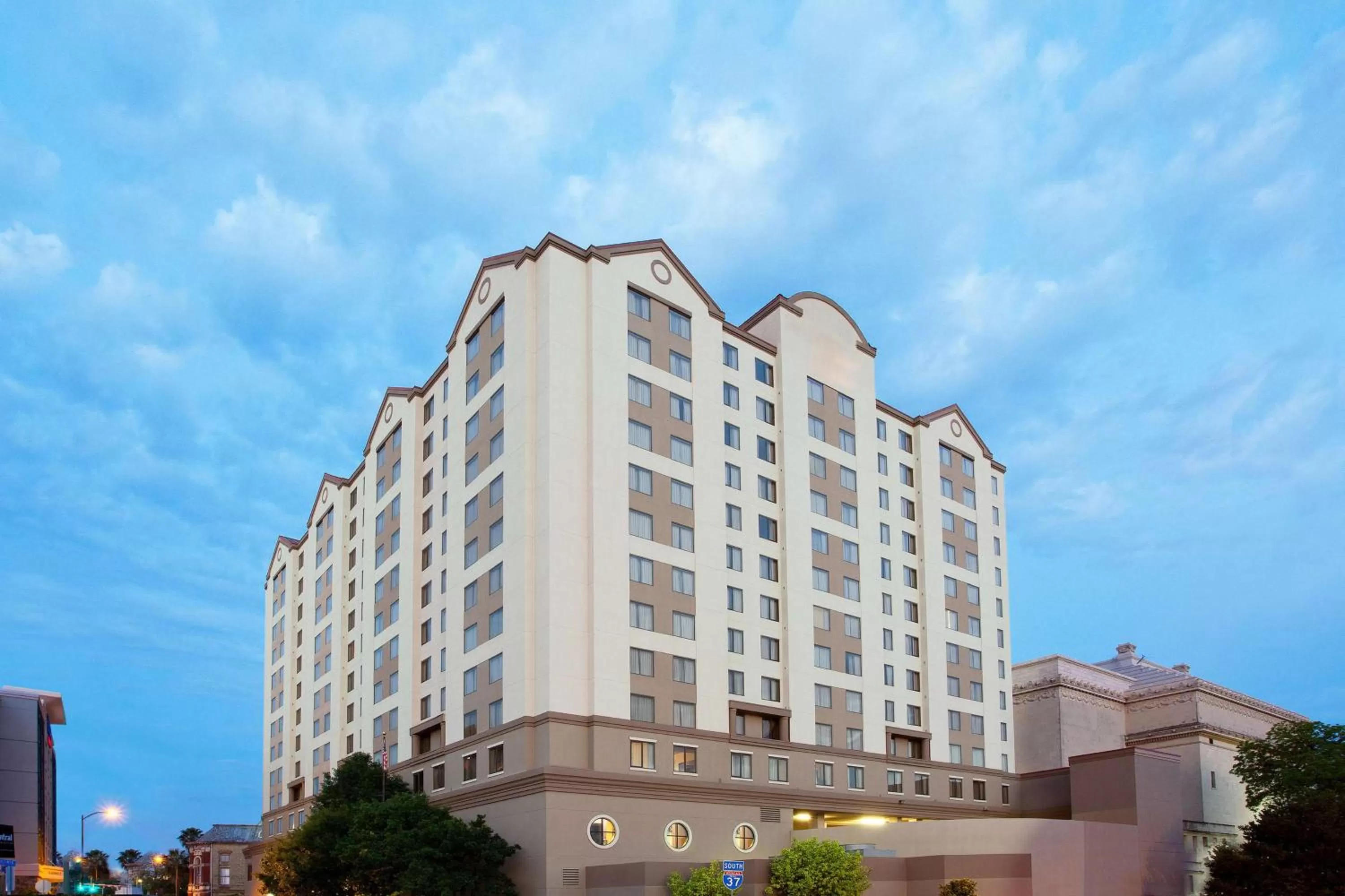 Sonesta ES Suites San Antonio Downtown Alamo Plaza - Newly Renovated