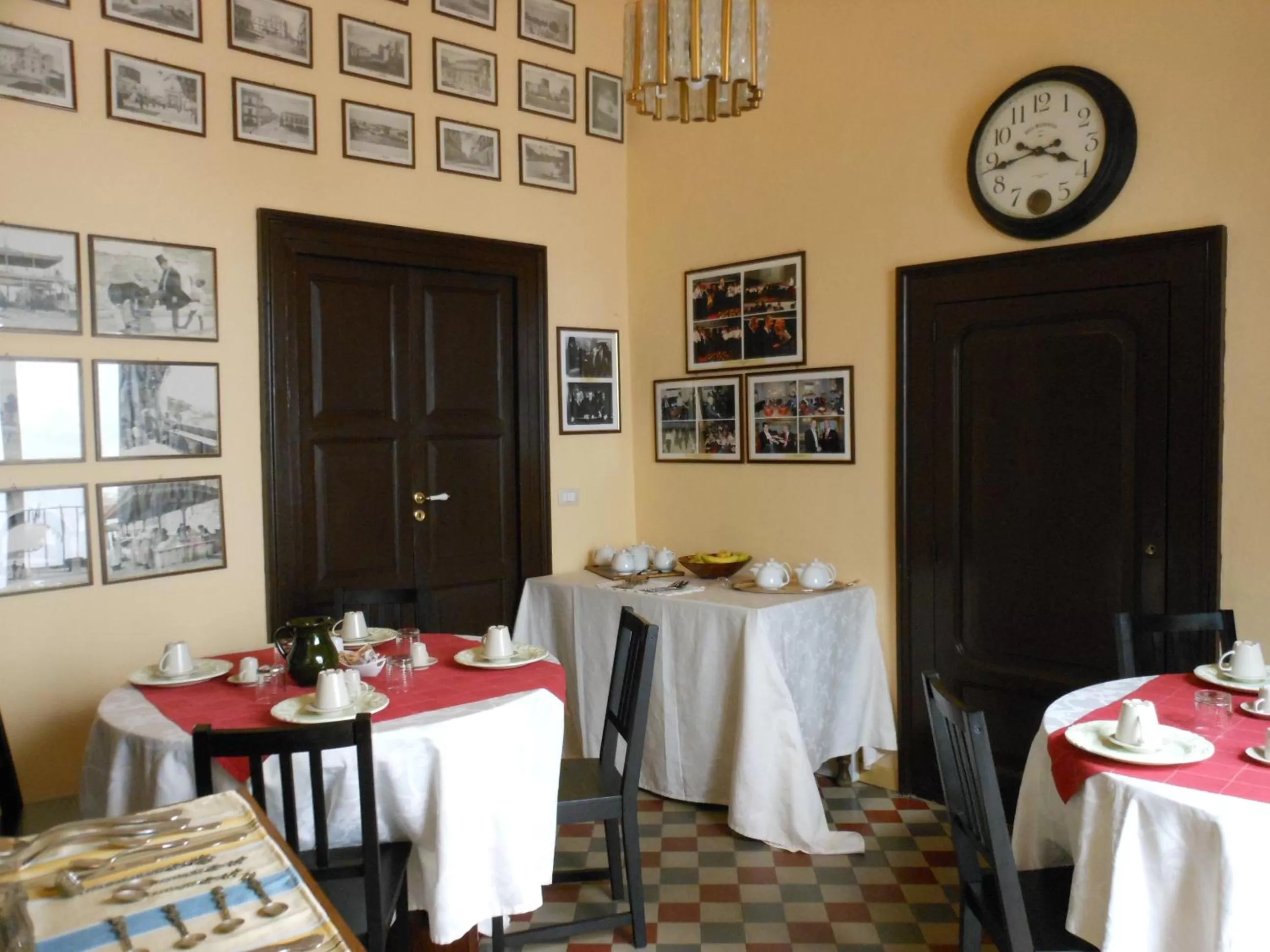 Communal lounge/ TV room, Restaurant/Places to Eat in Palazzo Antica Via Appia