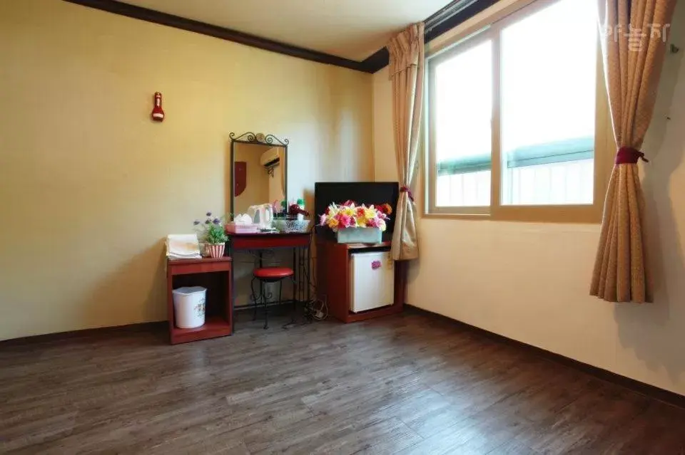 Korean-Style Room with Mountain View in Saipan Motel with Sea View Korean-Style Room with Mountain View in Saipan Motel with Sea View