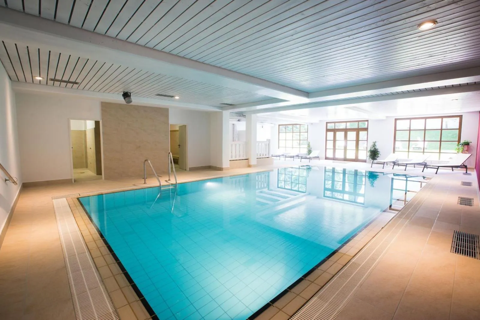 Swimming pool in Das Bergmayr - Chiemgauer Alpenhotel