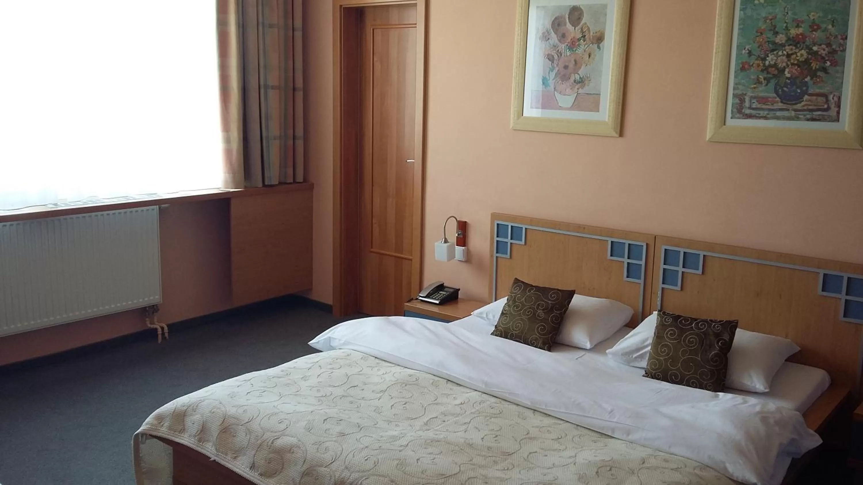 Day, Bed in Hotel Cascade