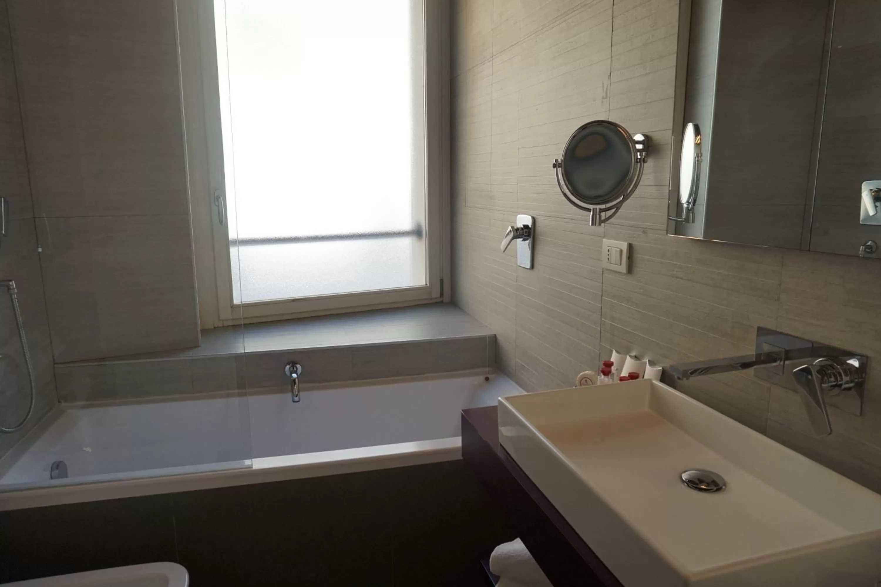 Bathroom in Trevi Palace Luxury Inn