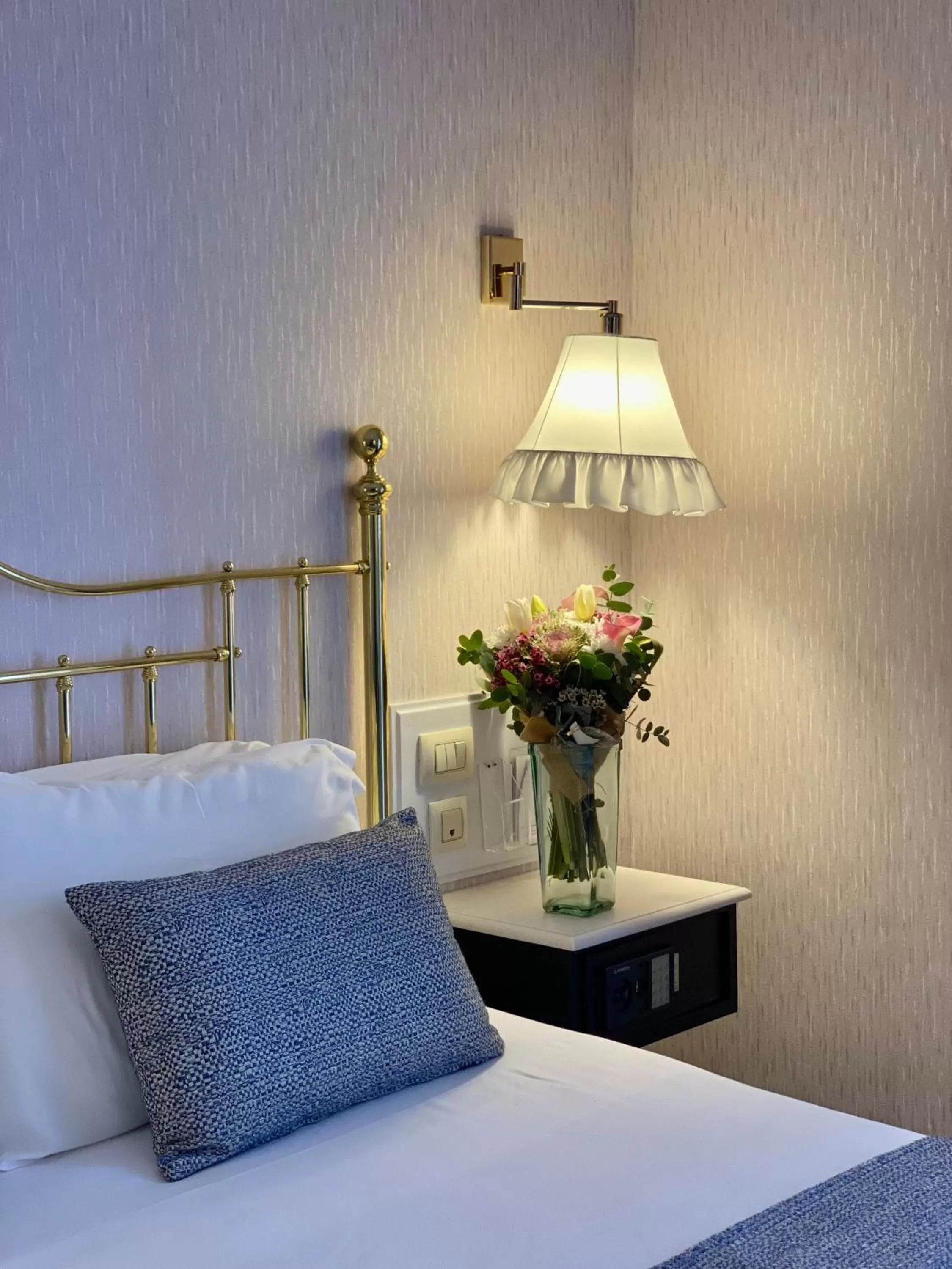 Photo of the whole room, Bed in Hotel Continental Barcelona