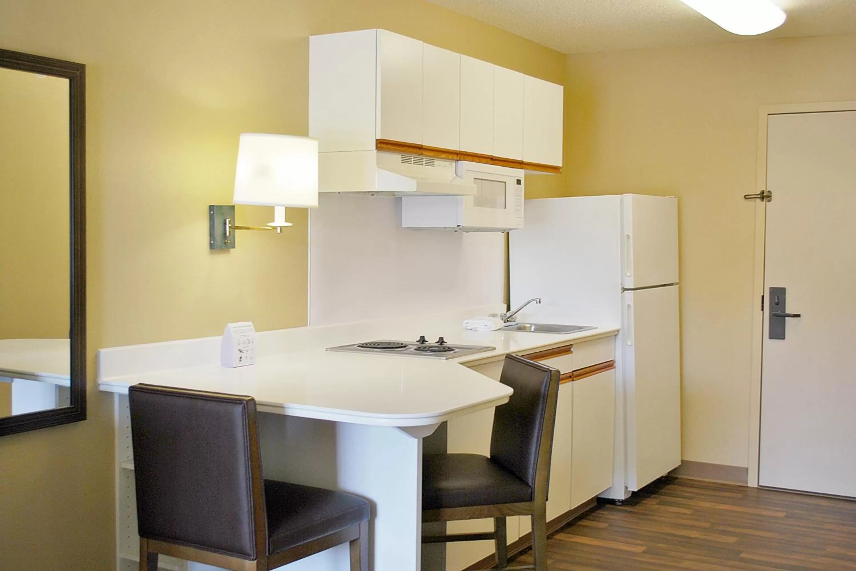 Kitchen or kitchenette in Extended Stay America Suites - Cleveland - Airport - North Olmsted
