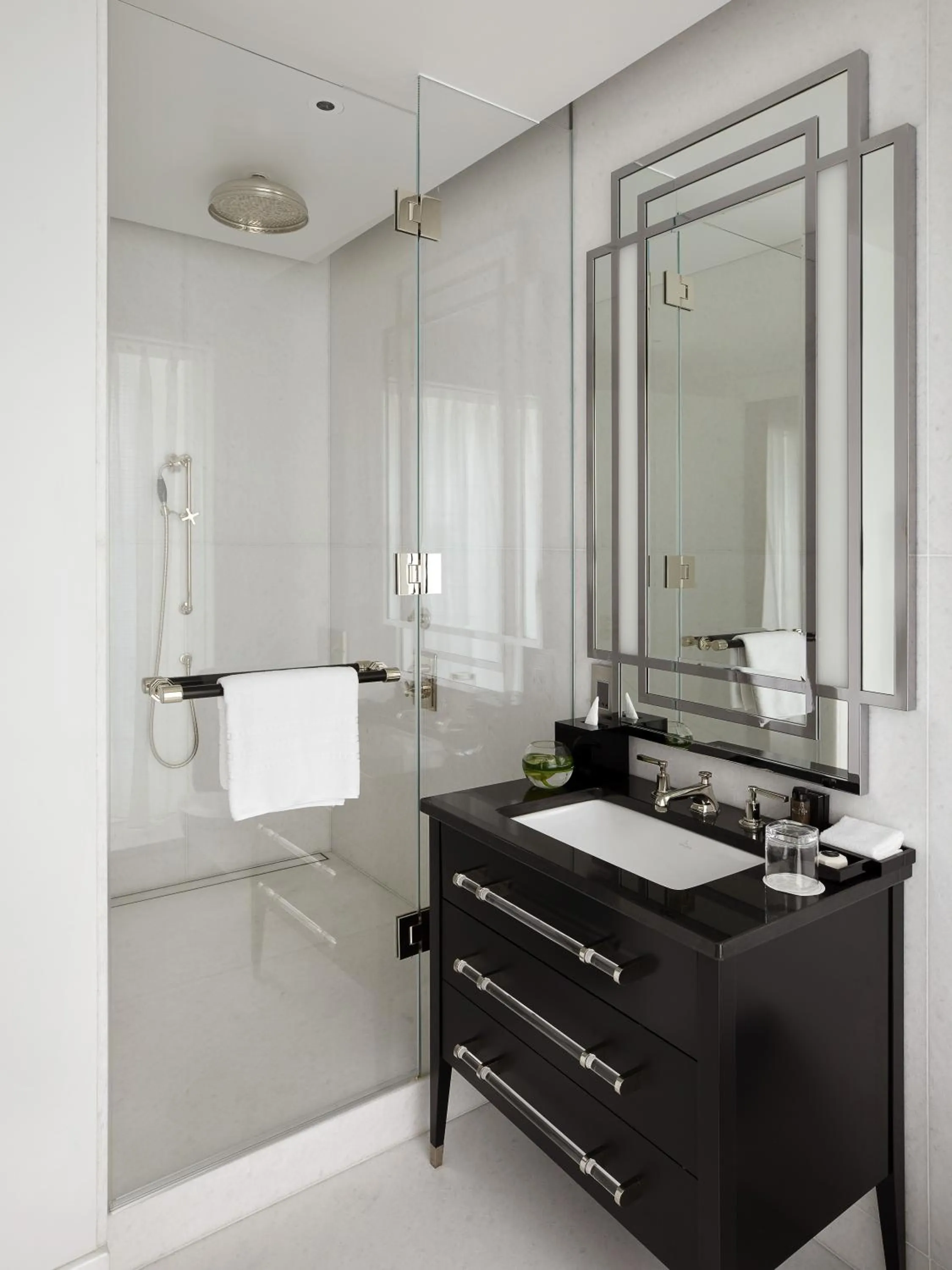 Bathroom in Four Seasons Hotel London at Tower Bridge