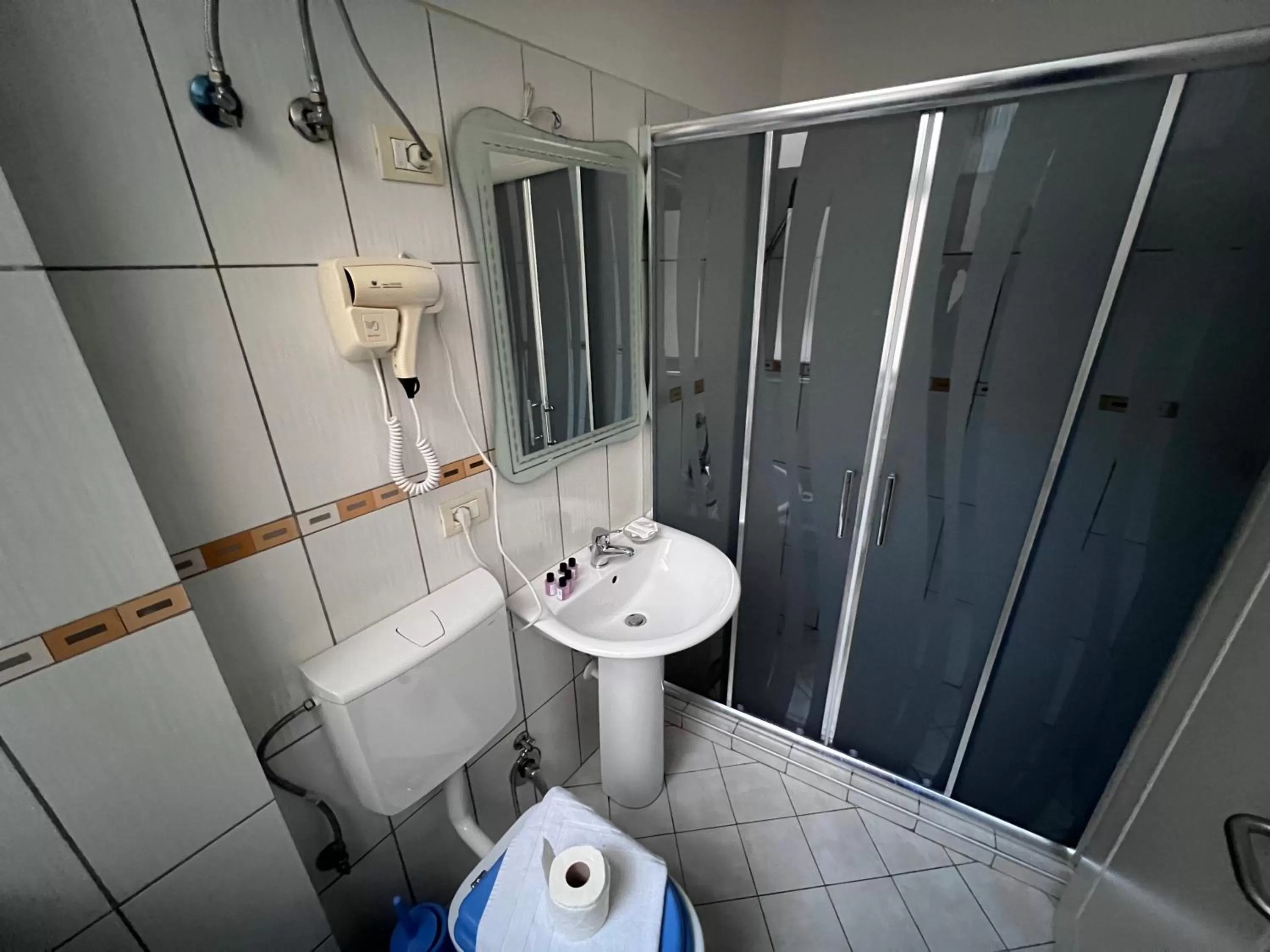 Shower, Bathroom in Bobi Hotel