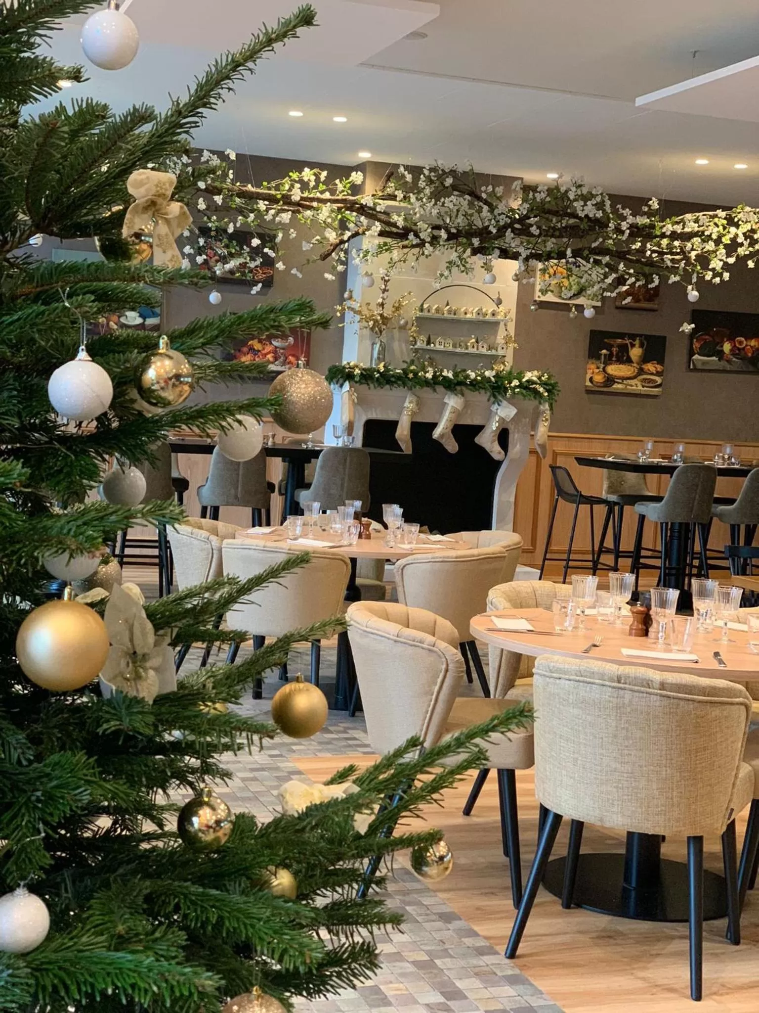 Restaurant/places to eat in Dream Castle Hotel Marne La Vallee