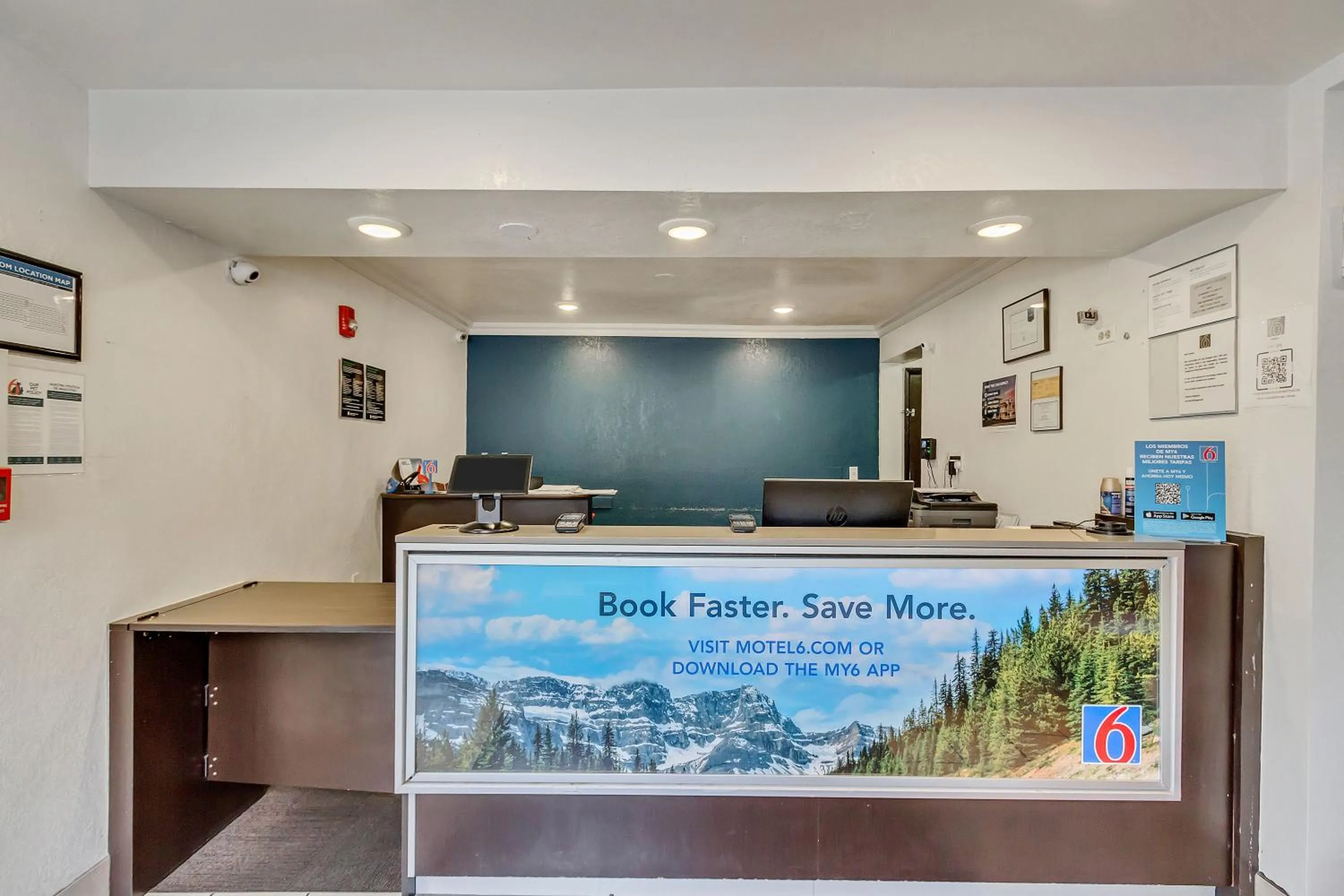 Lobby or reception in Motel 6 Ogden, UT- Downtown