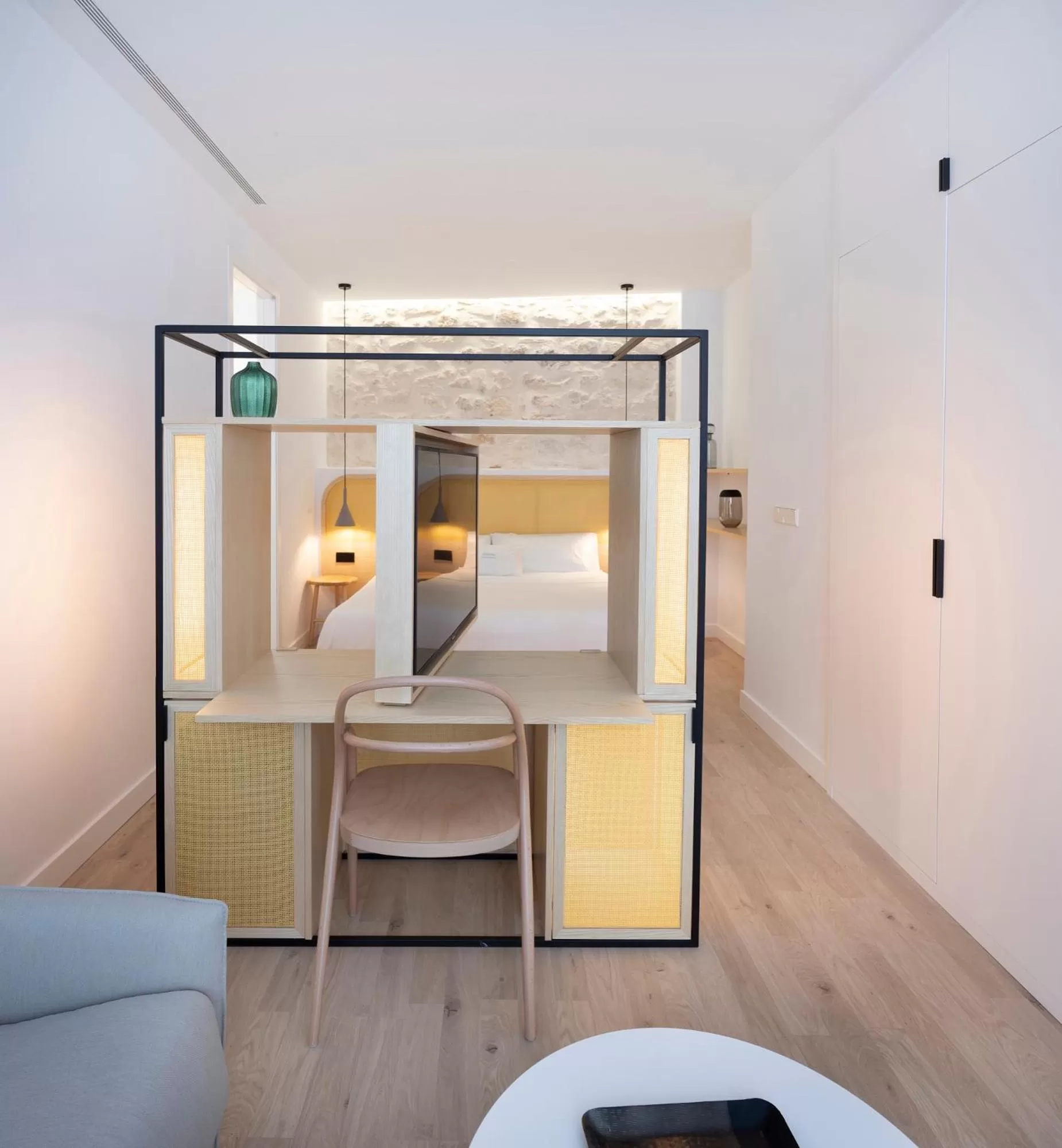 Living room, Bed in Hotel Serawa Alicante