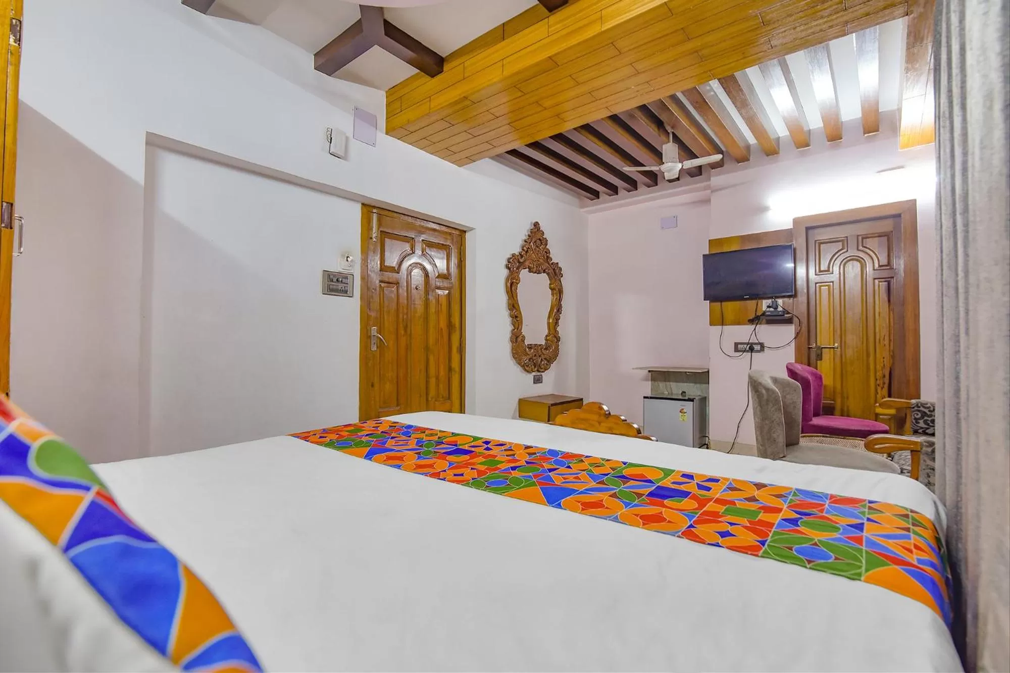 TV and multimedia, Bed in FabHotel The Eden Ruby