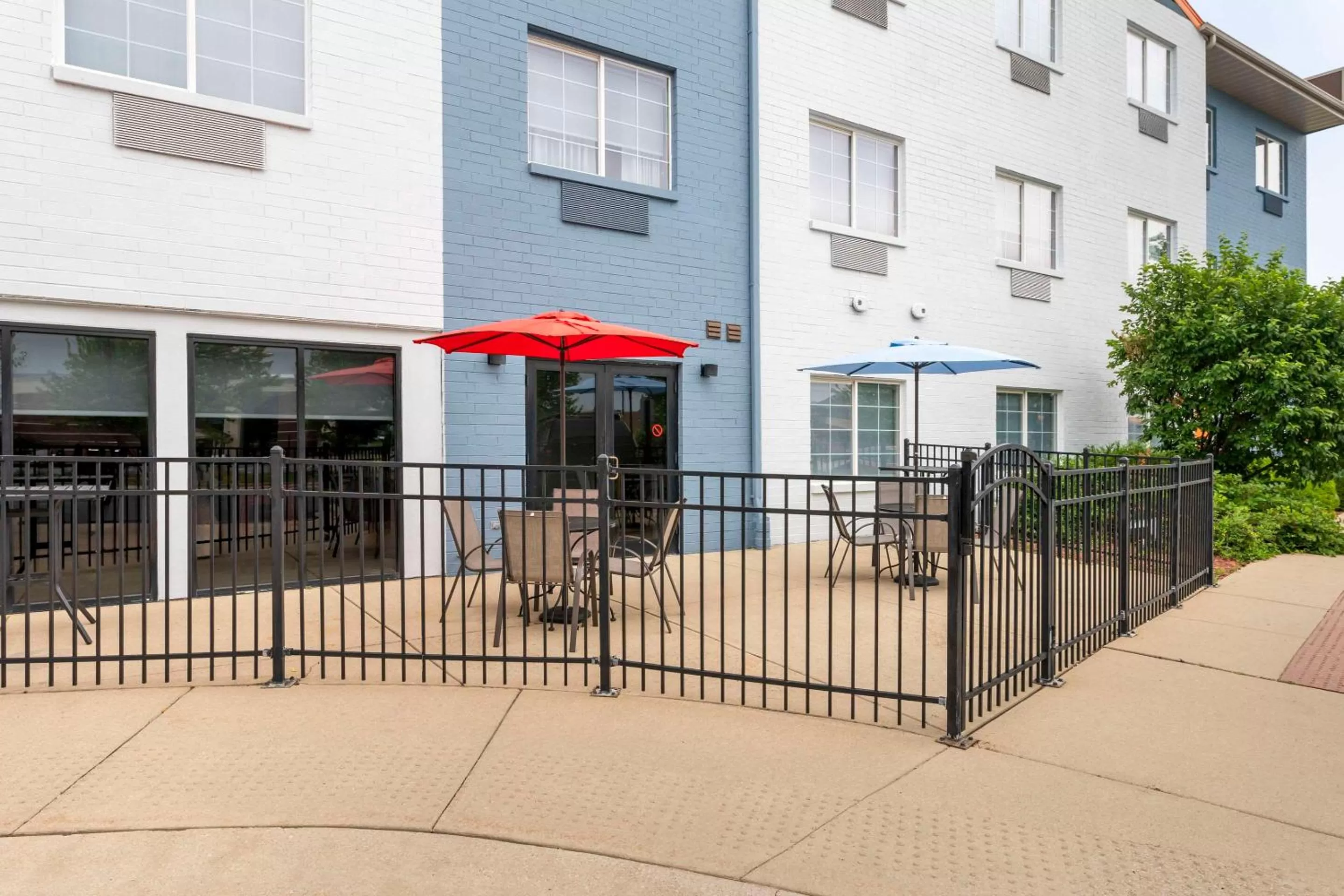 Property building in Comfort Suites Elgin Northwest