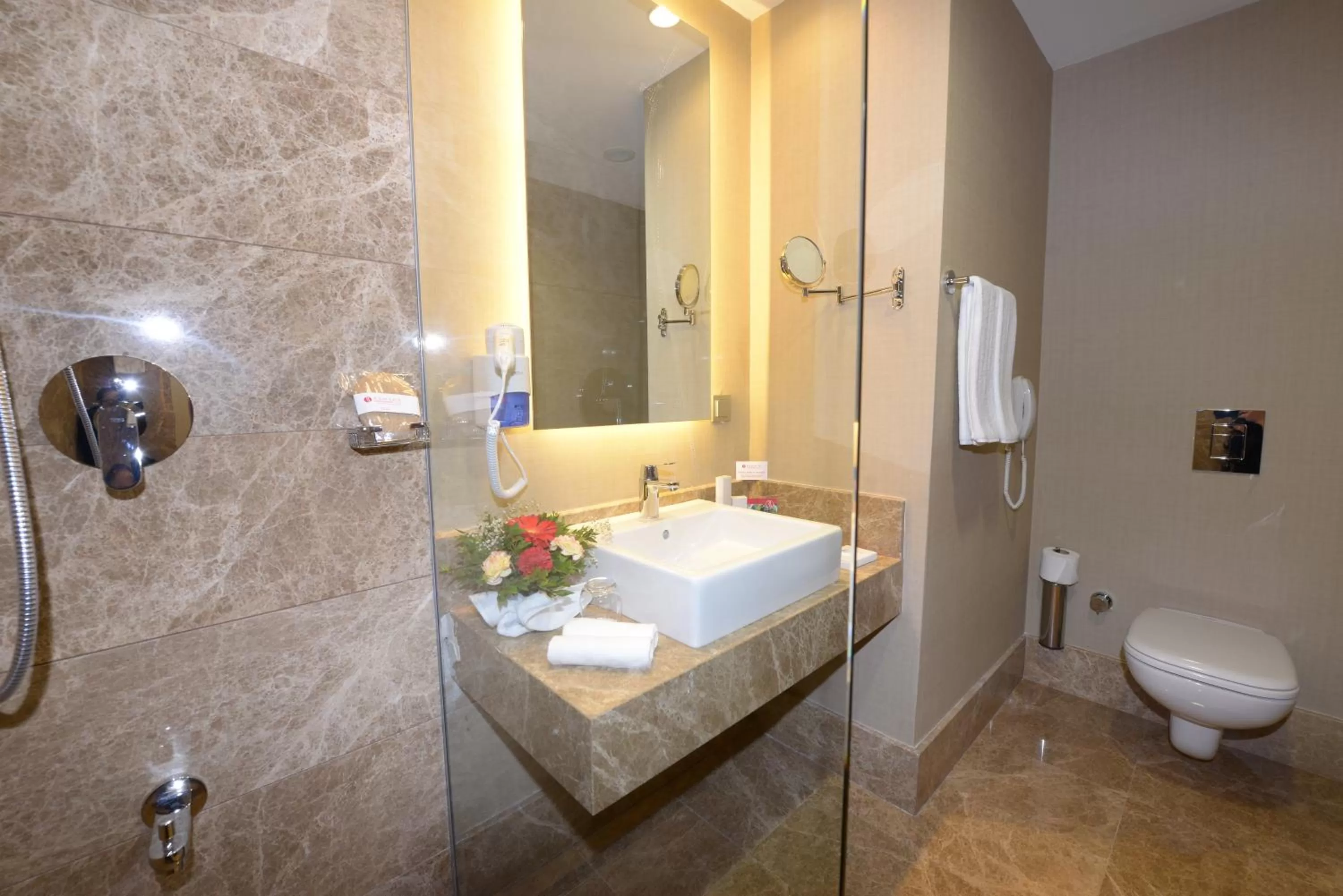 Bathroom in Ramada Plaza Altin Kayisi Hotel