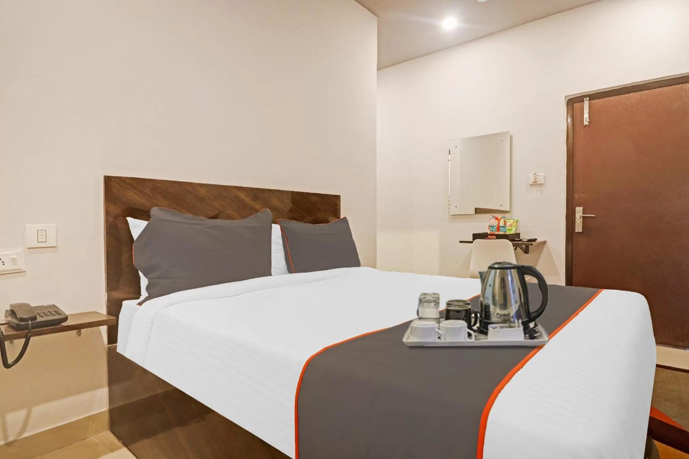 Classic Triple Room - single occupancy in Super Townhouse RCC Pristine