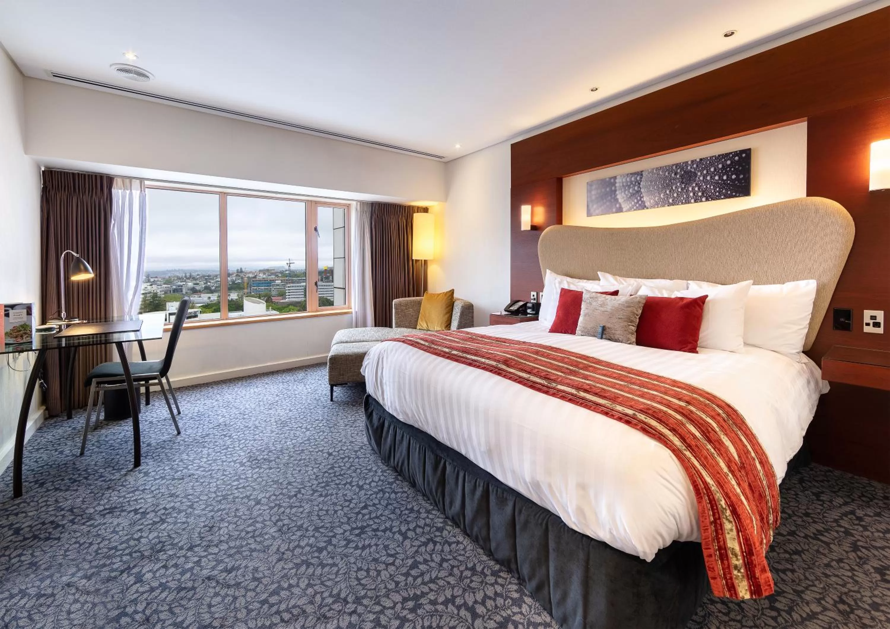 Photo of the whole room, Bed in Crowne Plaza Auckland by IHG