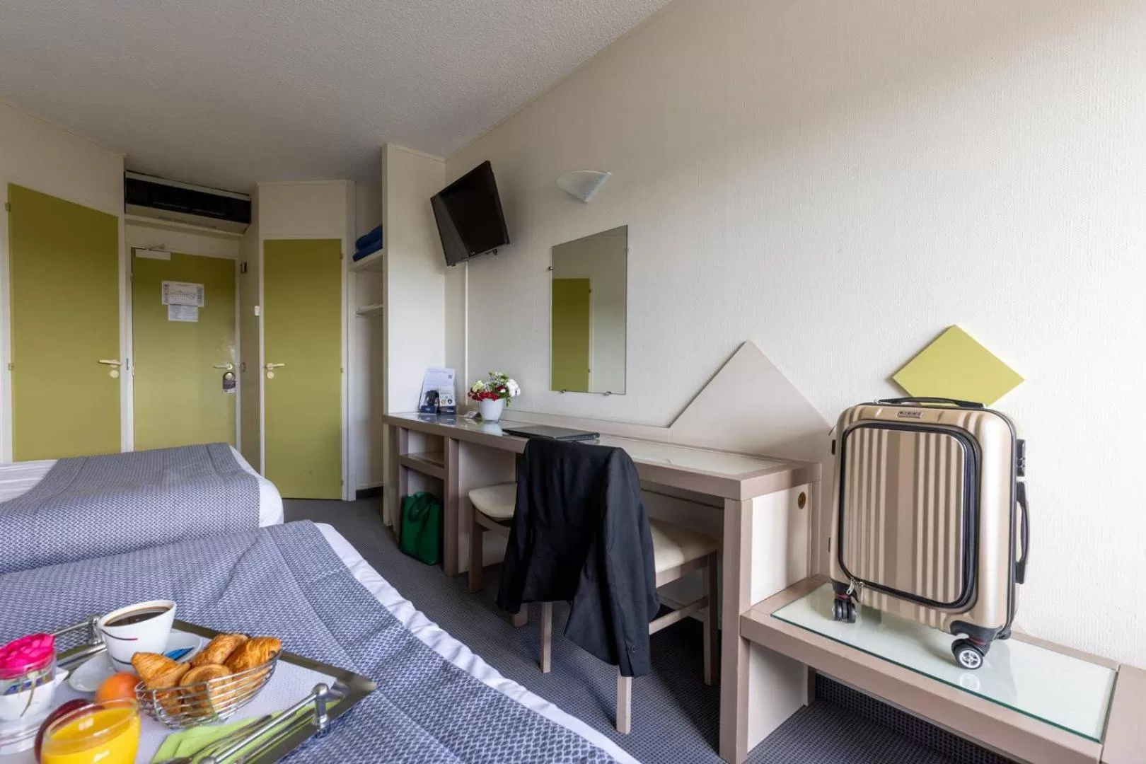 Photo of the whole room, Bed in Abor Hôtel, Mont de Marsan