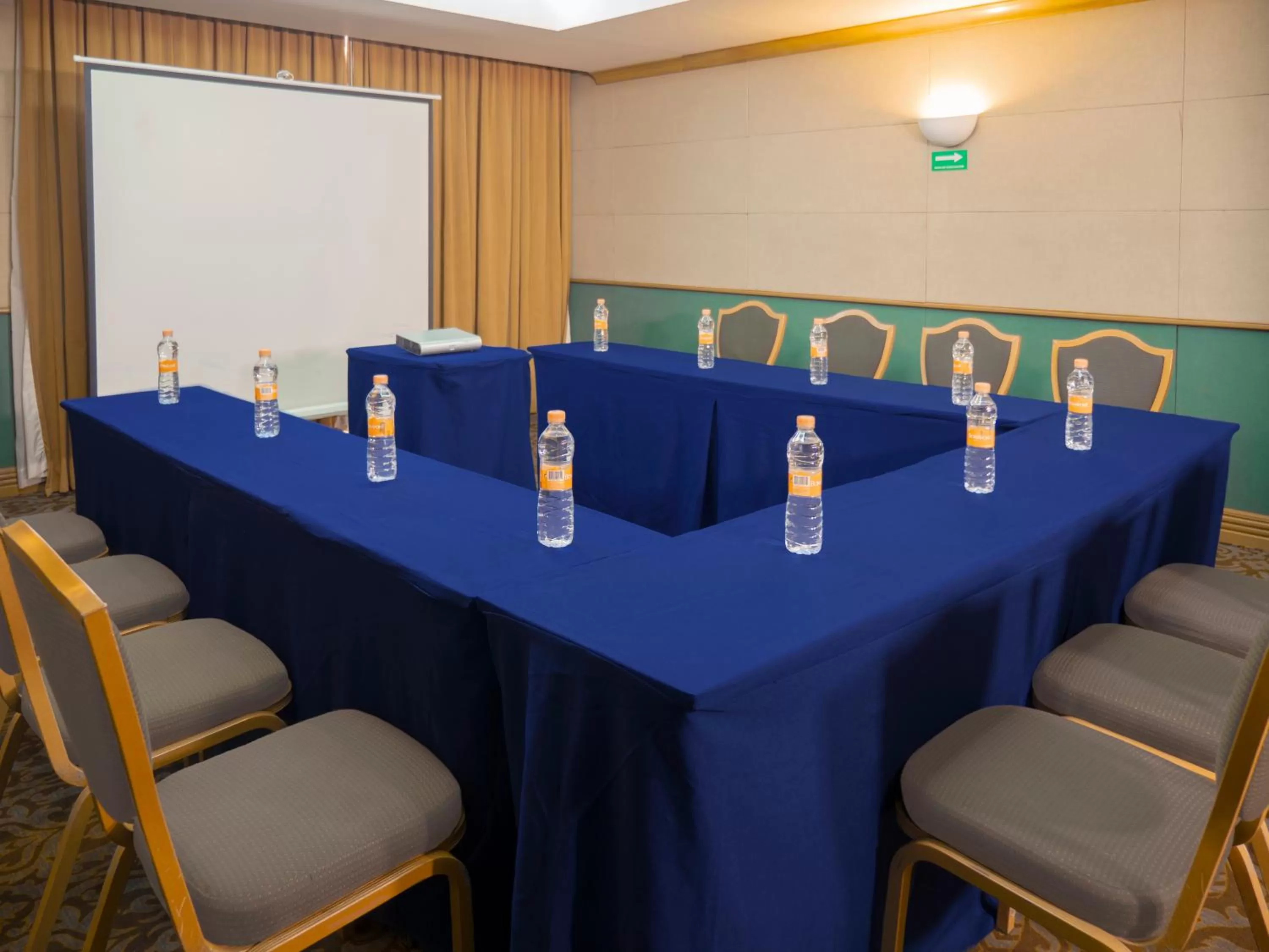 Meeting/conference room in Holiday Inn Express Torreon by IHG