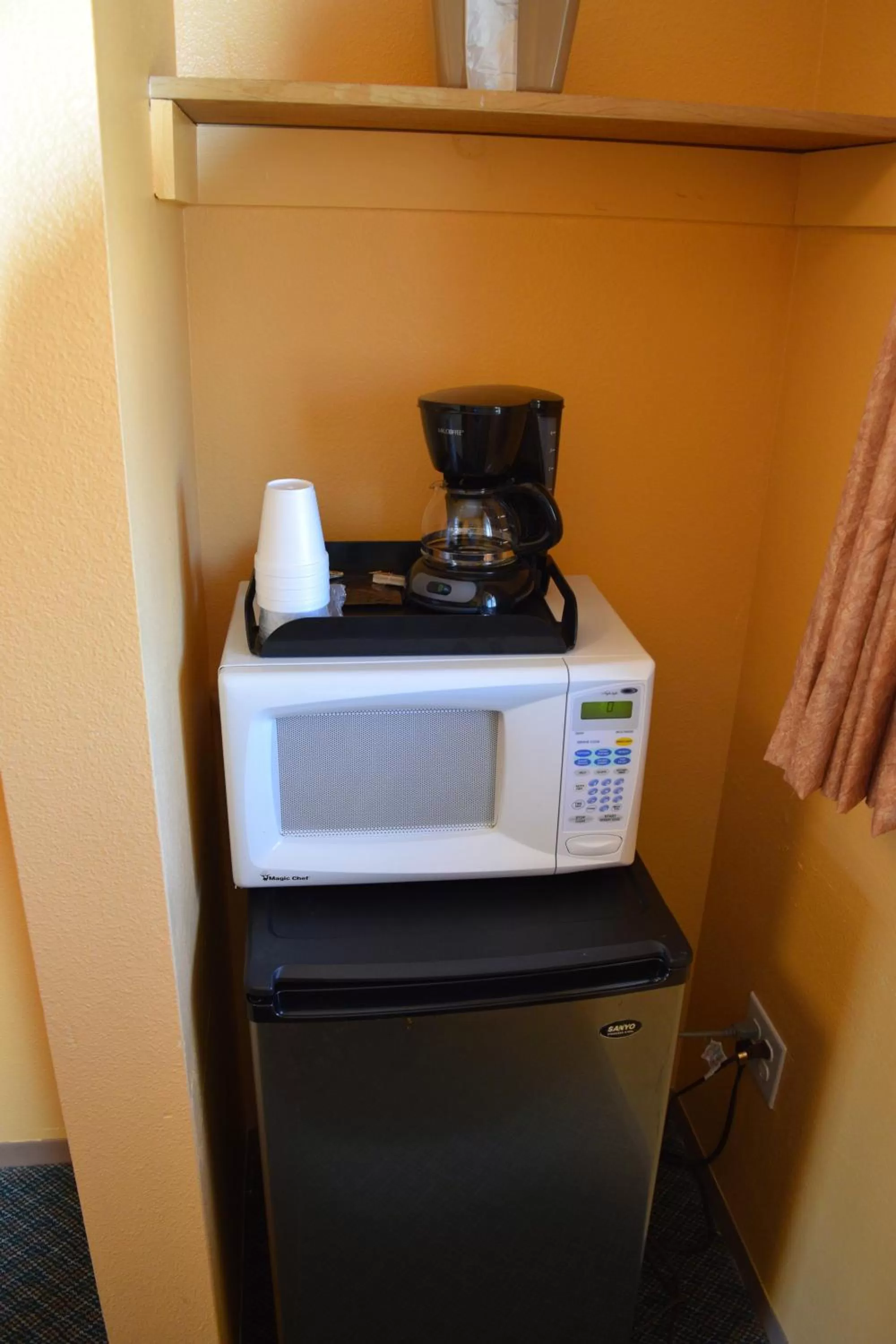 Coffee/tea facilities in The Royal Victorian Motel