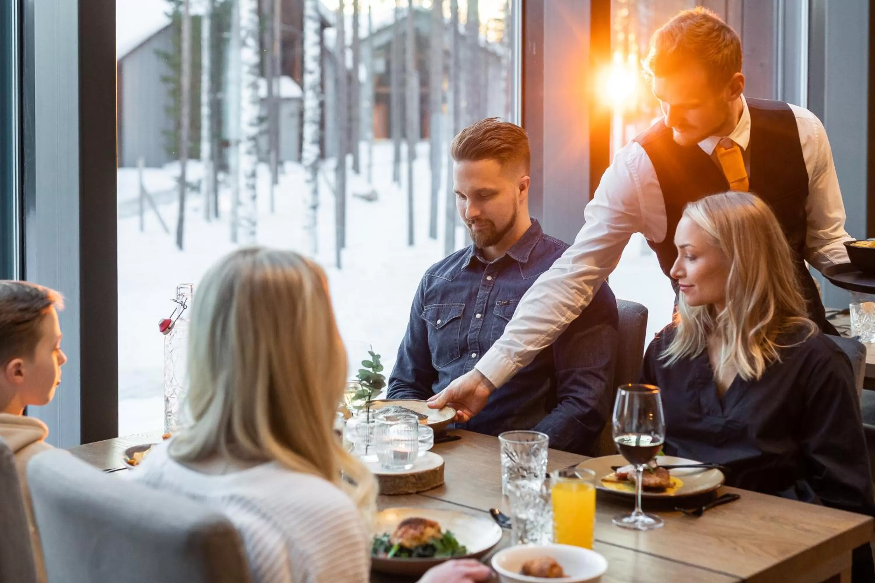 Restaurant/places to eat in Nova Skyland Hotel