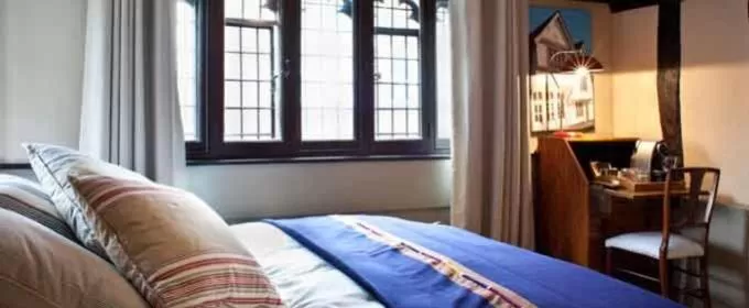 Photo of the whole room, Bed in The Cross Keys