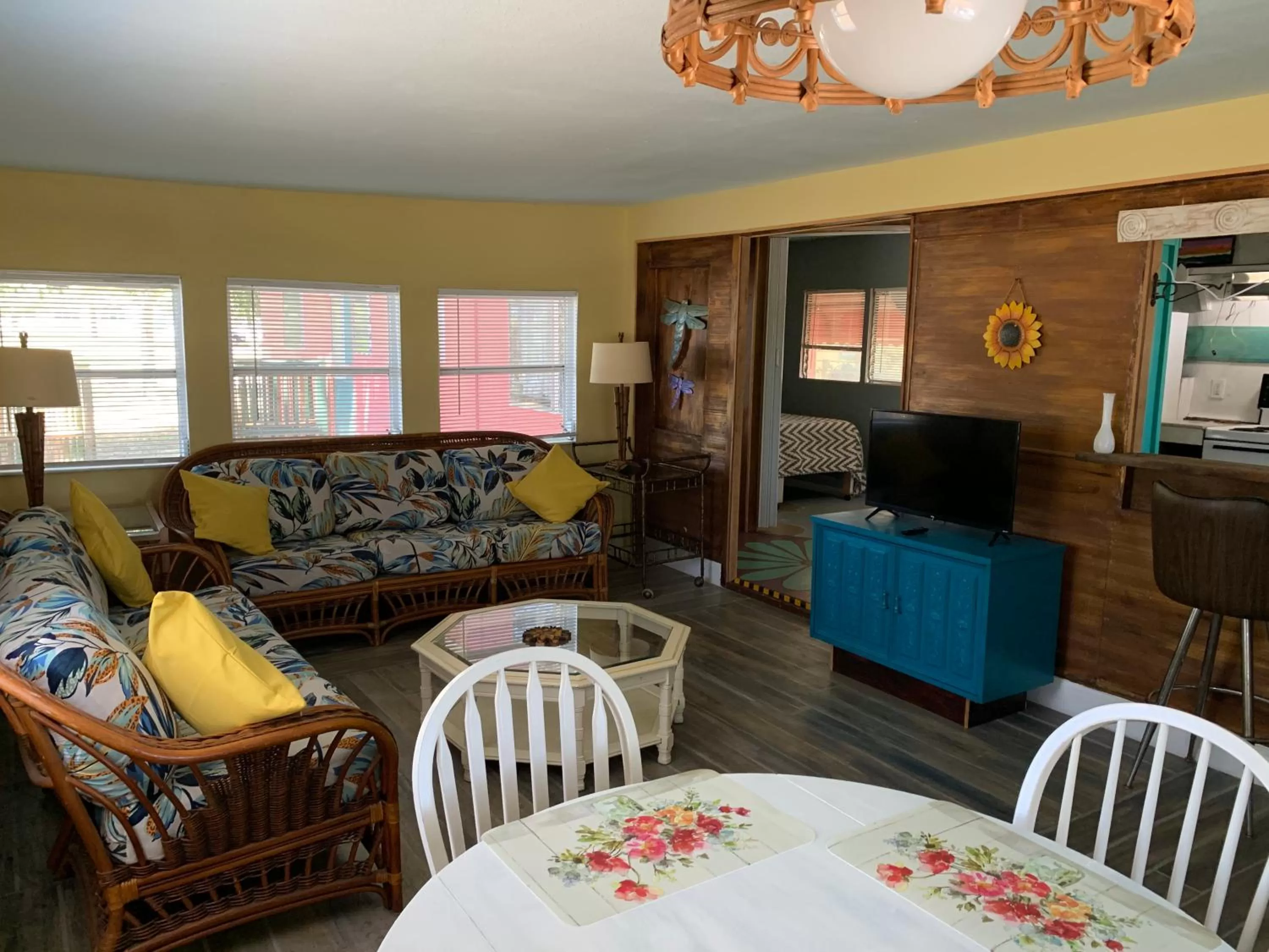 Living room in Nature Coast Inn & Cottages