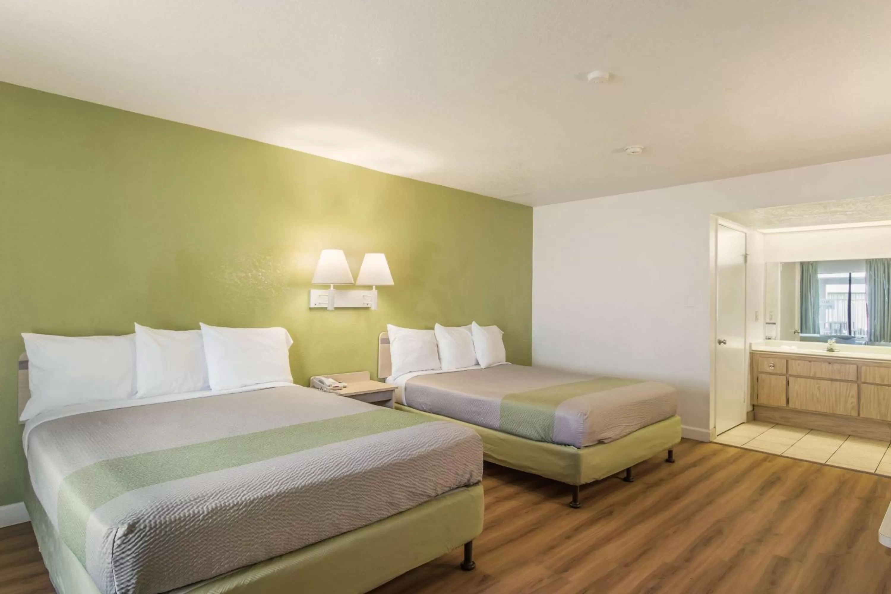 Bedroom, Bed in Motel 6 Hemet