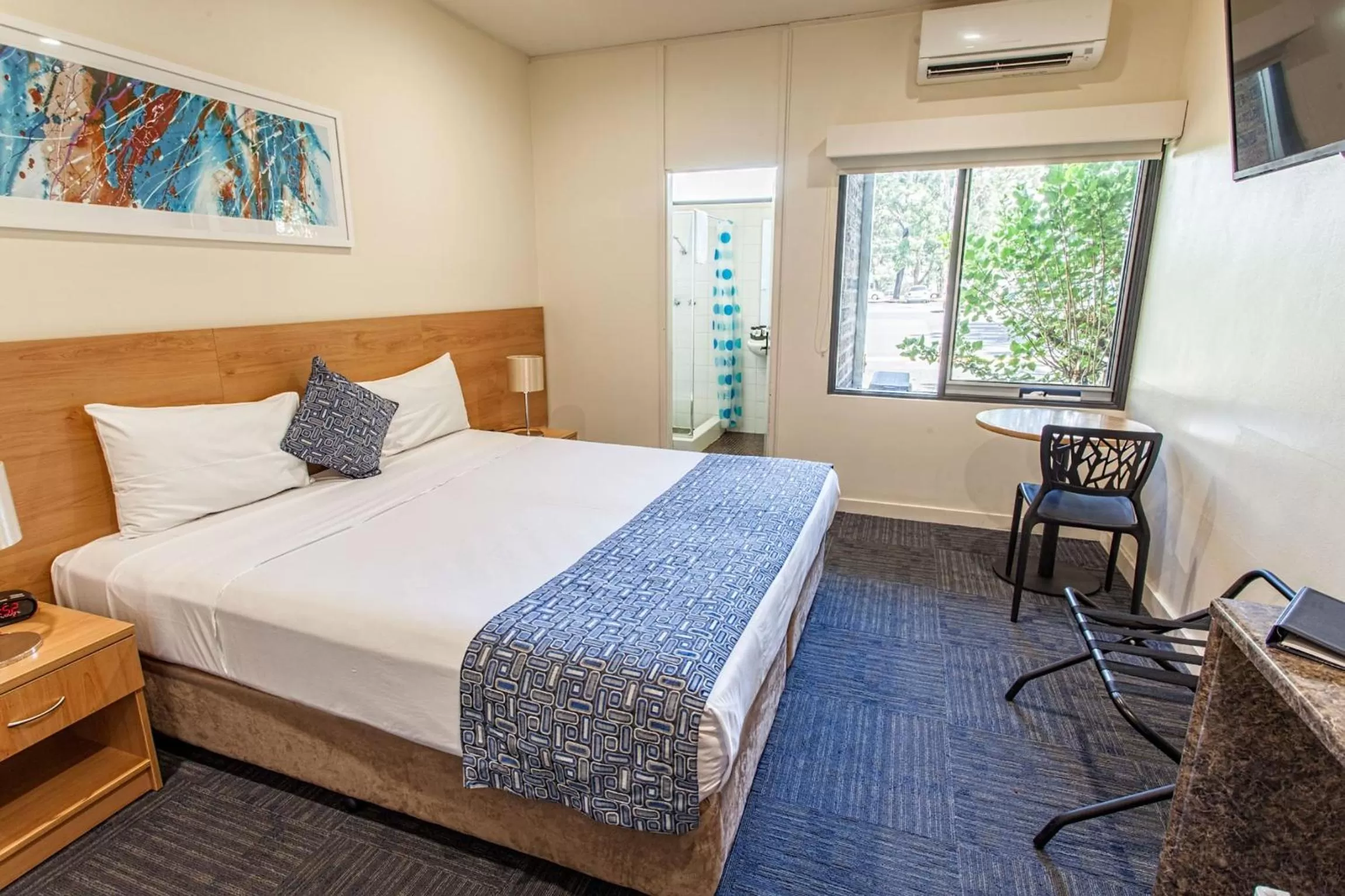 Photo of the whole room, Bed in Nightcap at High Flyer Hotel