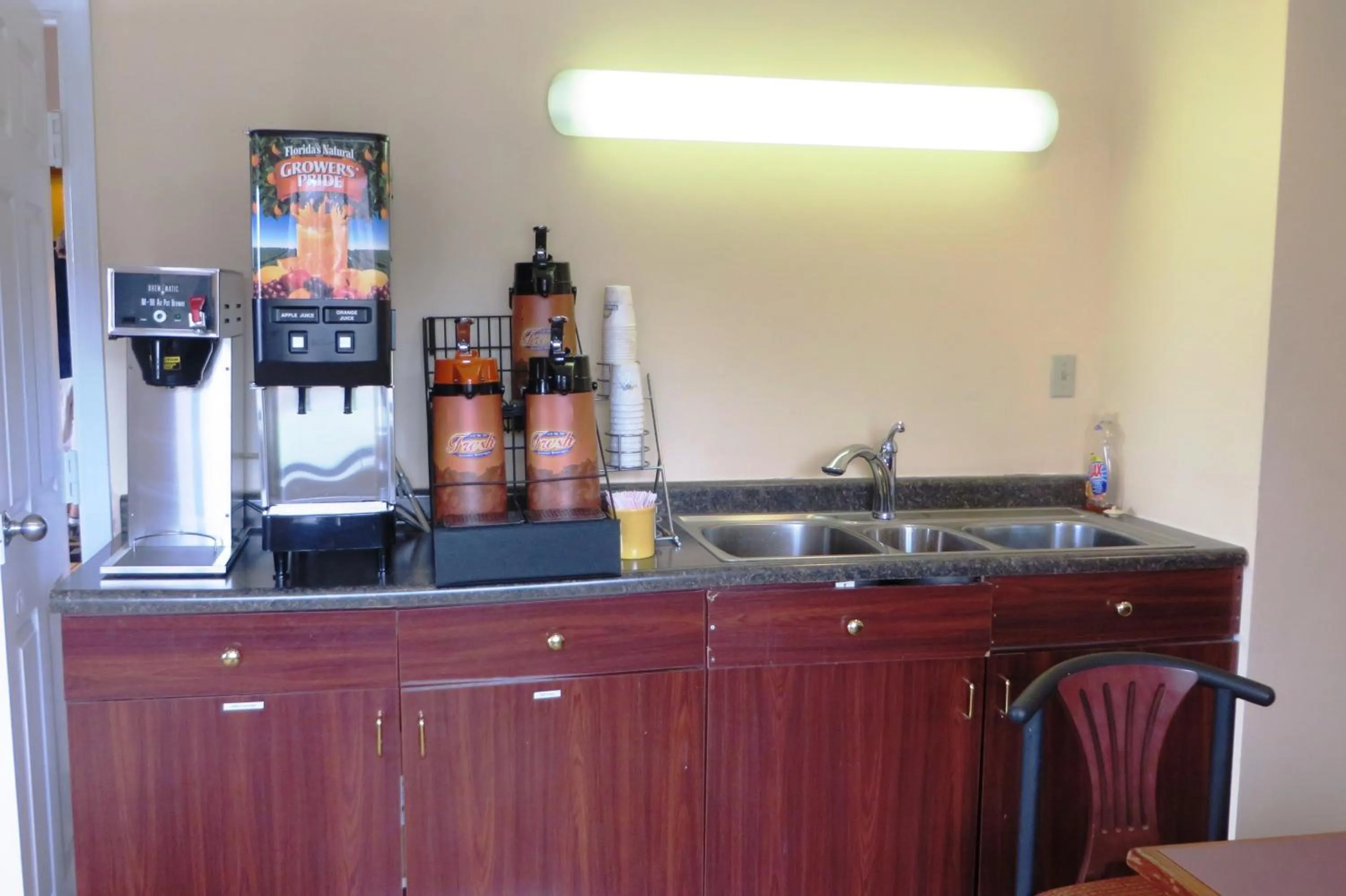 Restaurant/places to eat in Days Inn by Wyndham Plainfield