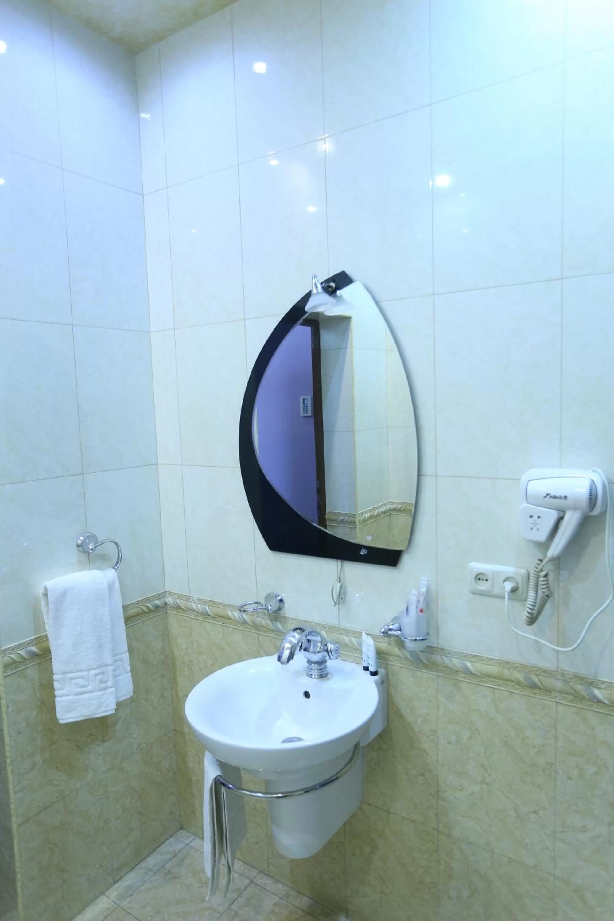 Bathroom in Vanatur Hotel