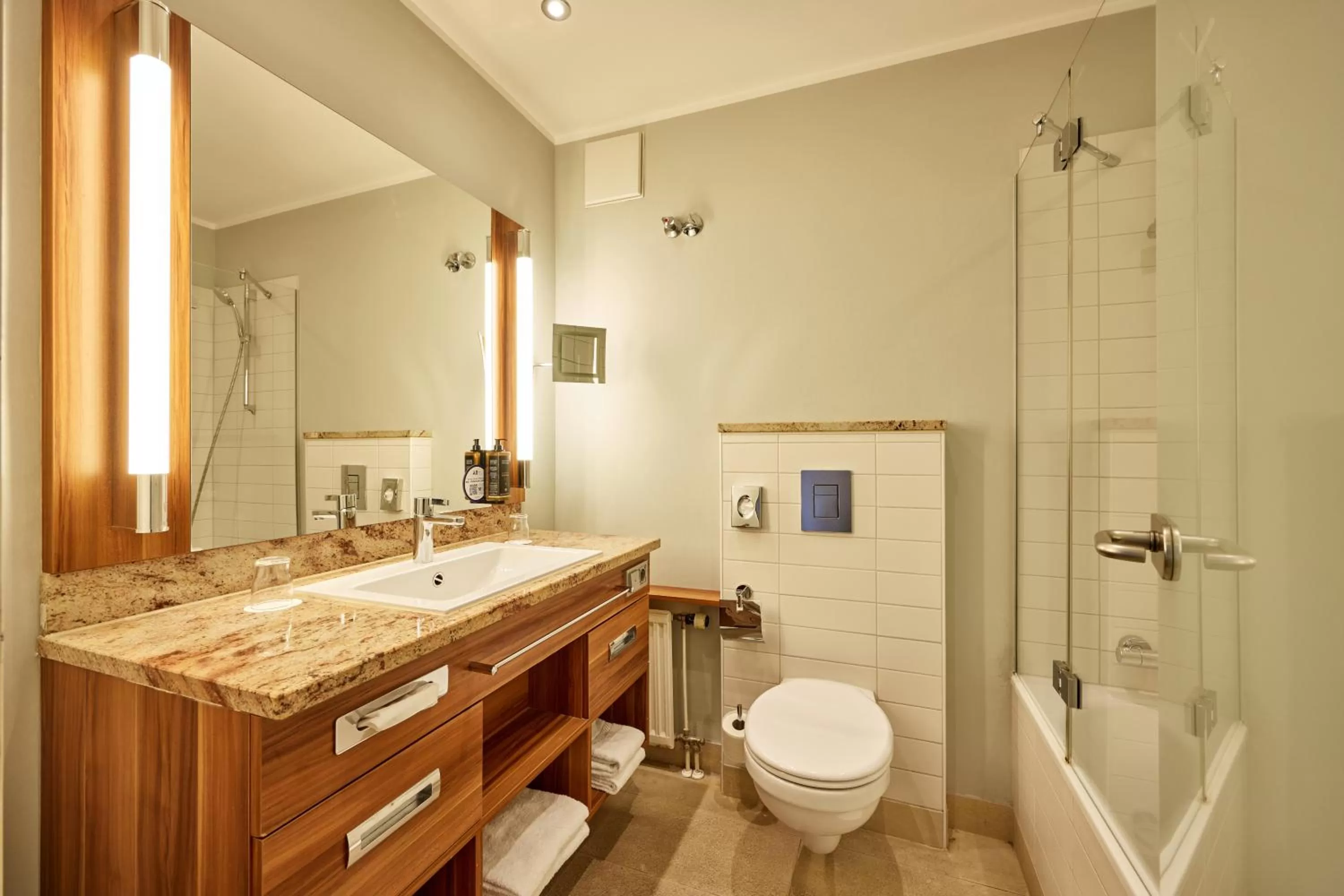 Shower in Mercure Hotel Düsseldorf City Center