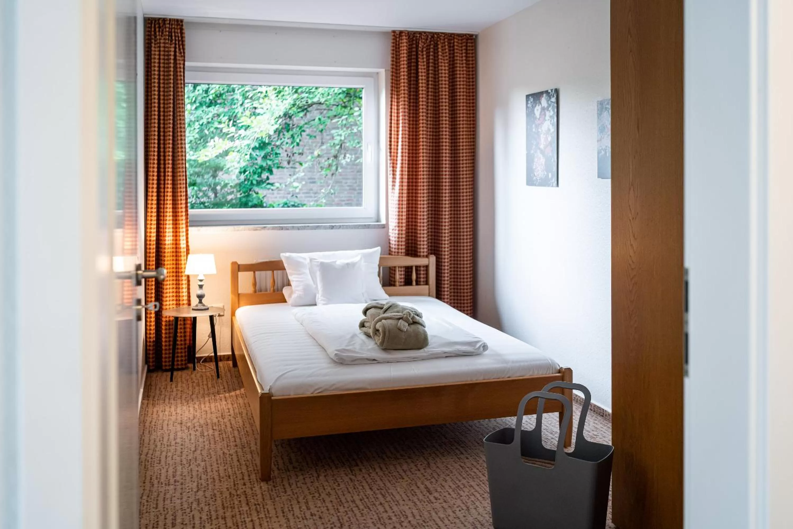 Bed in Waldhotel Tannenhäuschen