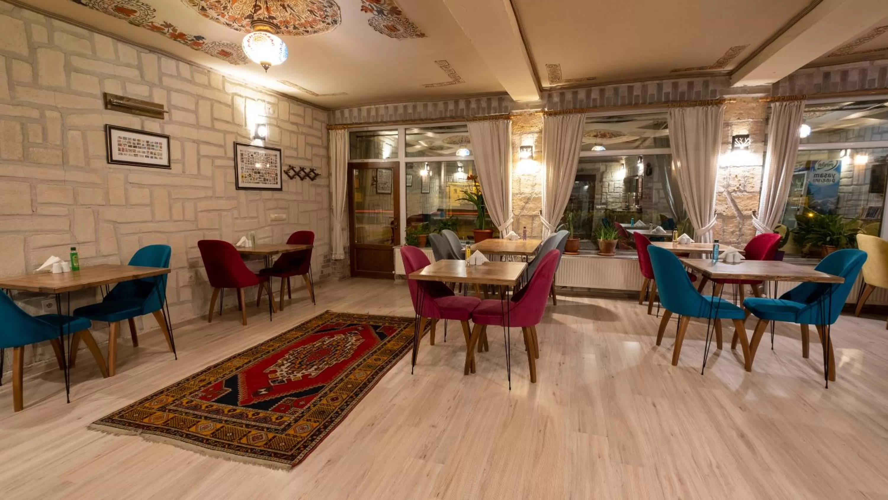 Restaurant/places to eat in In Stone House