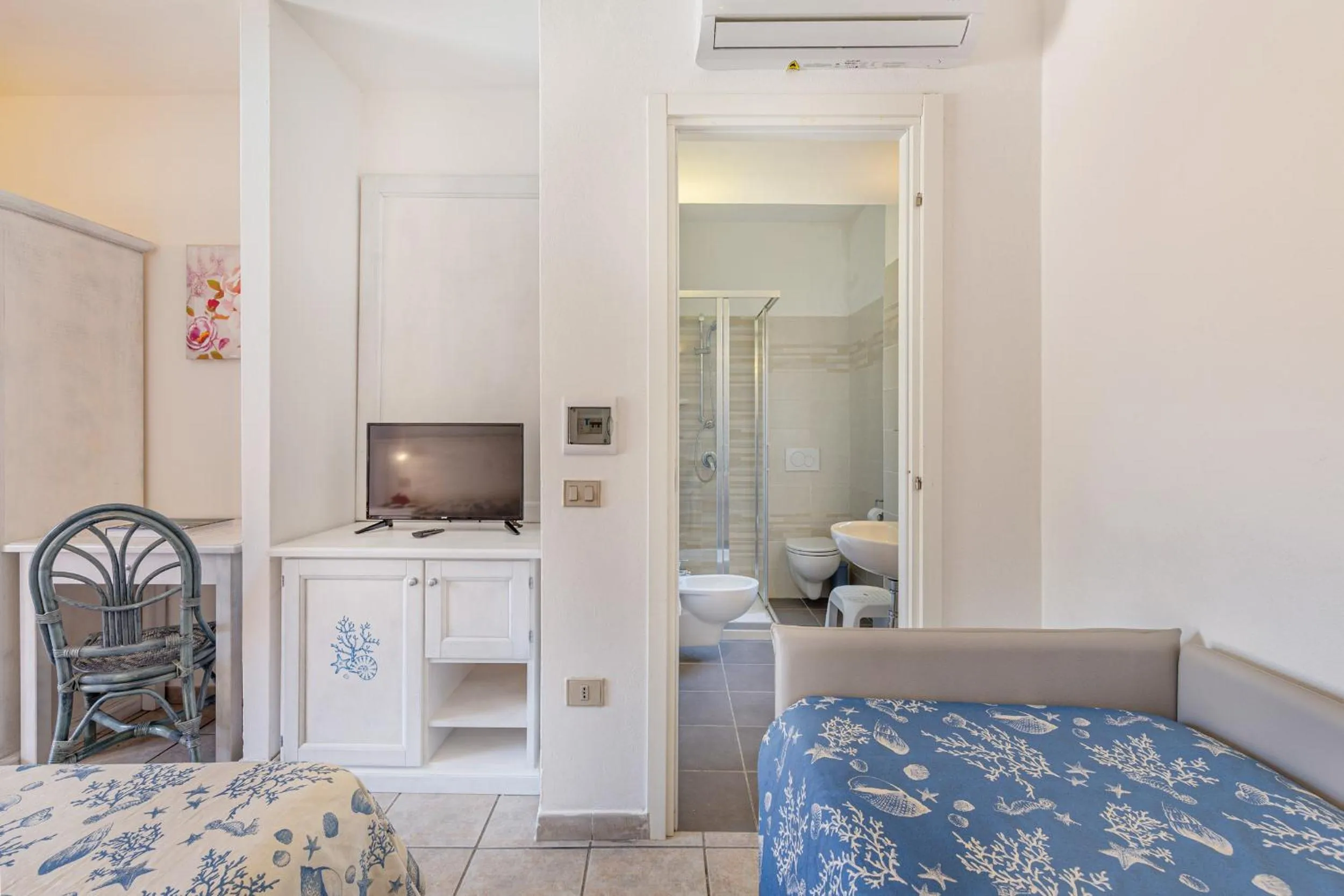 Bed in Marina Manna Hotel and Club Village