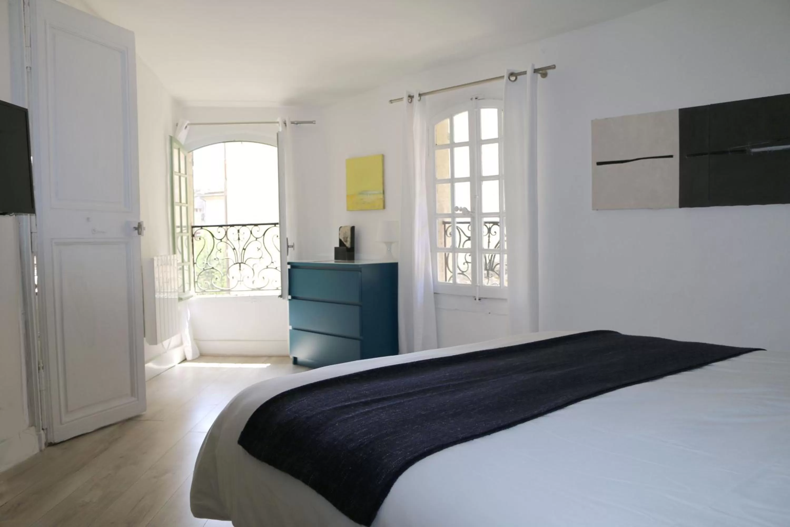 Photo of the whole room, Bed in In Situ B&B