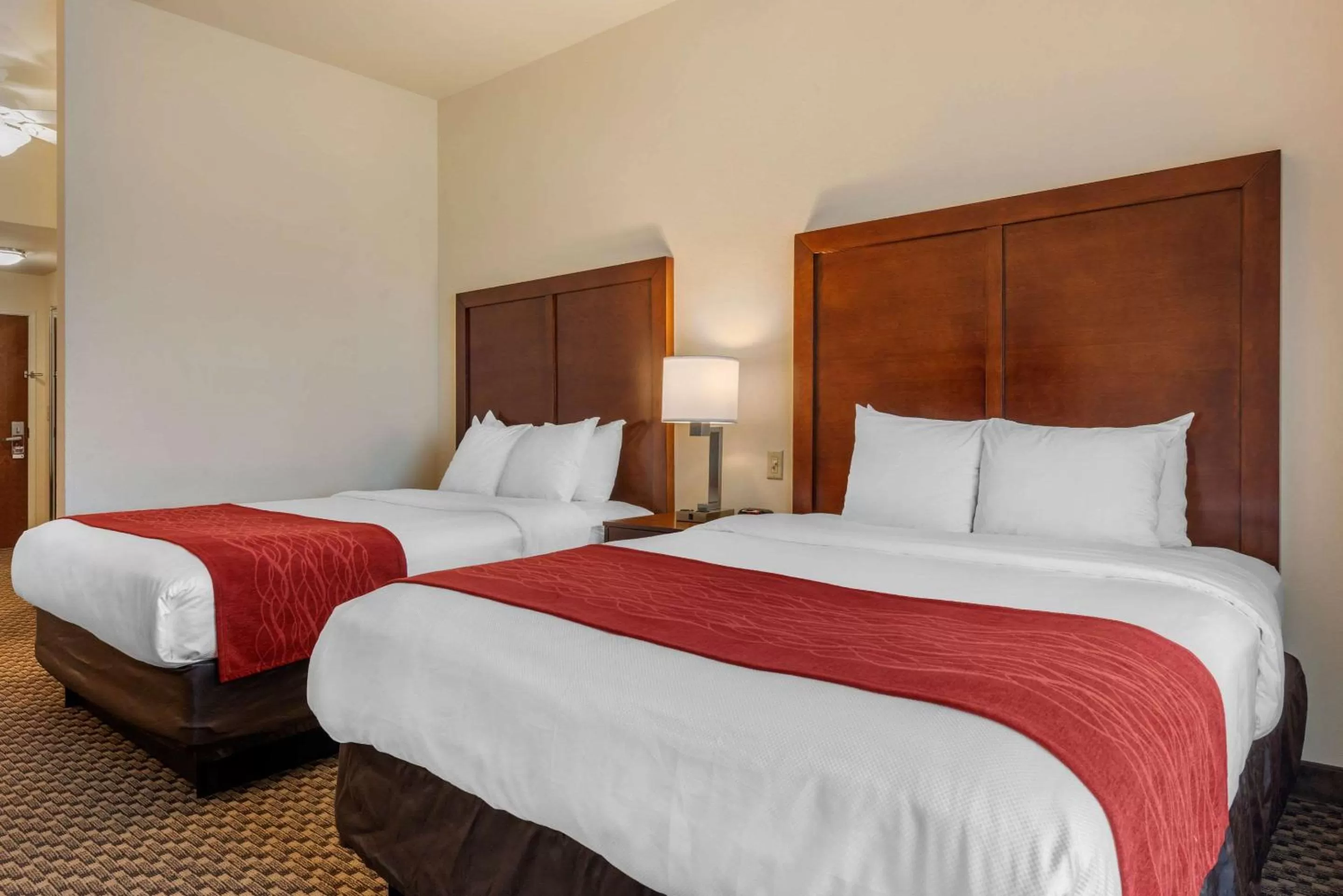 Photo of the whole room, Bed in Comfort Inn & Suites Fort Myers Airport