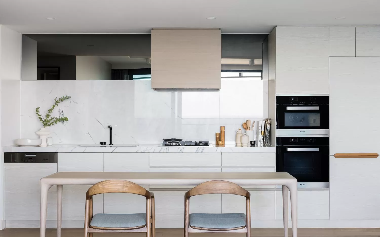 Kitchen or kitchenette in The Langham, Gold Coast and Jewel Residences