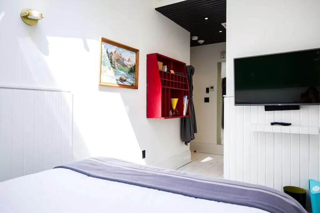 Bed in Drake Devonshire and Motor Inn