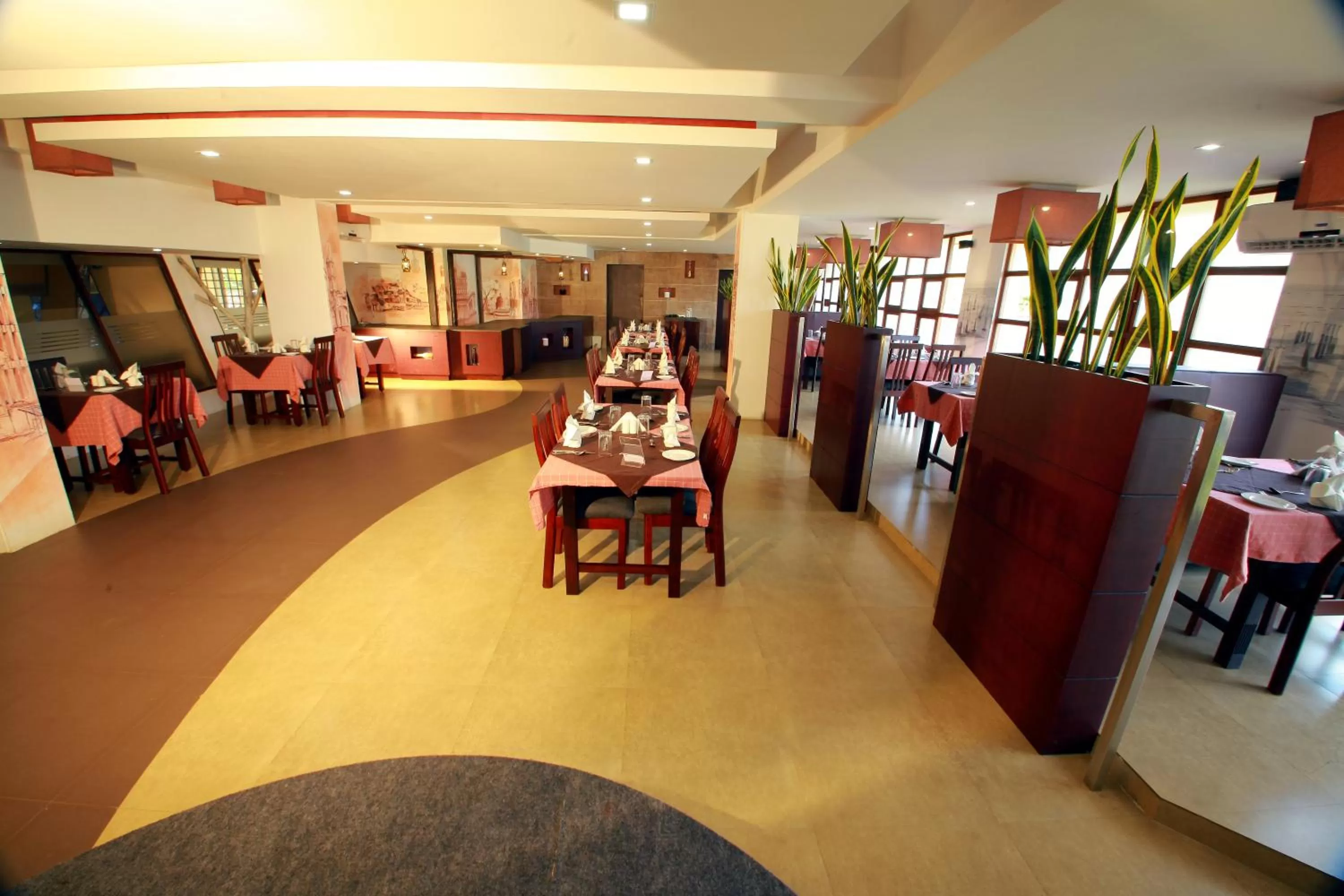 Restaurant/places to eat in Manuelsons Malabar Palace