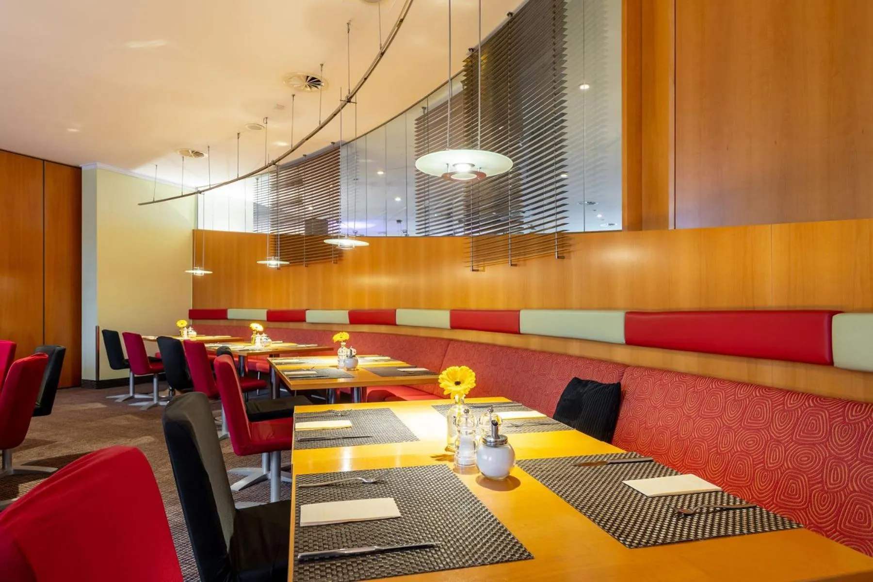 Restaurant/Places to Eat in Novotel Mainz