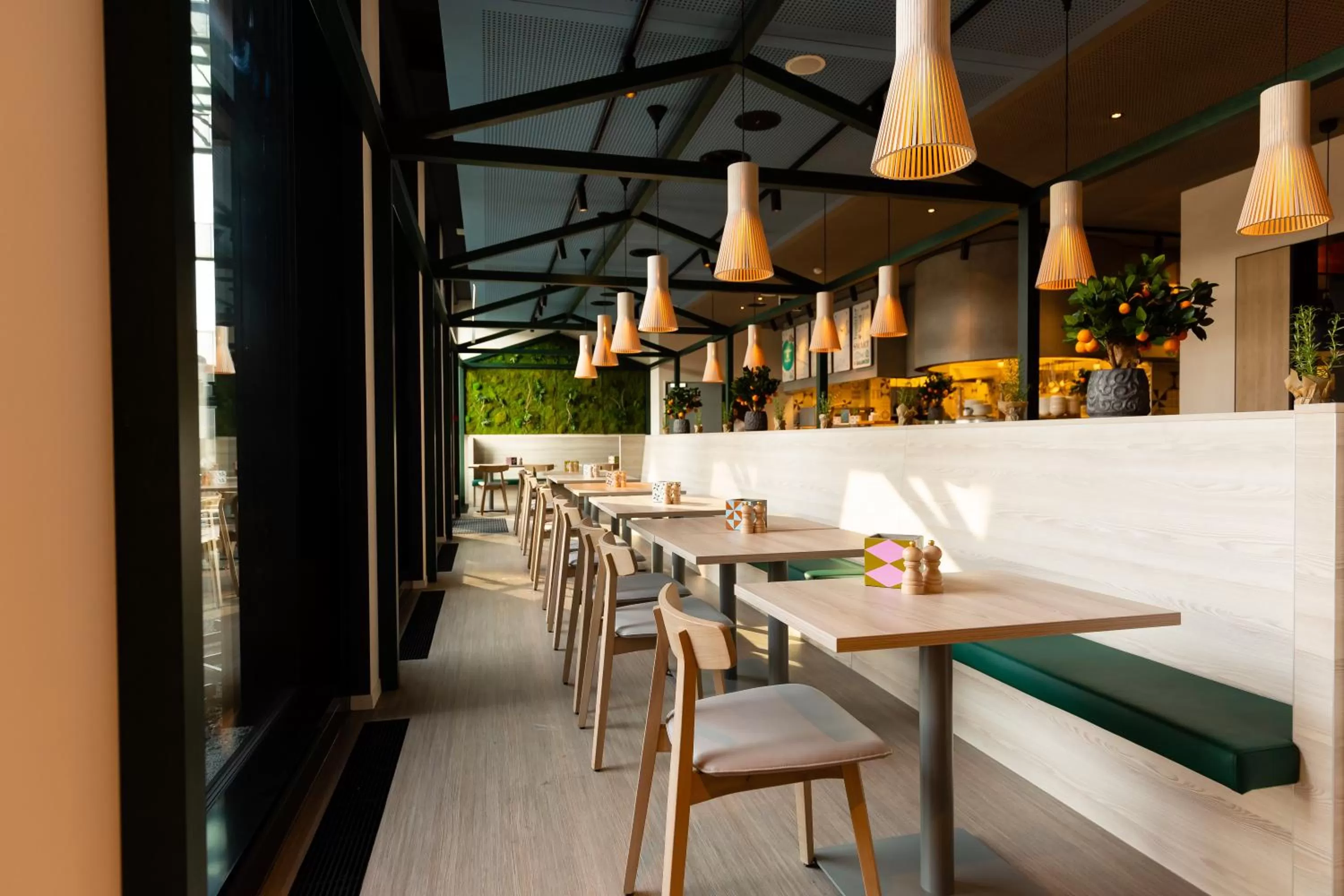 Restaurant/Places to Eat in aja Zürich